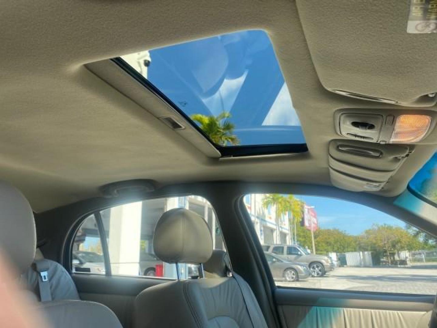 2001 White /Shale Buick Park Avenue LOW MILES 40,143 SUNROOF PEARL (1G4CW54K114) with an 3.8L SFI V6 3800 Series II Engine engine, Automatic transmission, located at 4701 North Dixie Hwy, Pompano Beach, FL, 33064, (954) 422-2889, 26.240938, -80.123474 - OUR WEBPAGE FLORIDACARS1.COM HAS OVER 100 PHOTOS AND FREE CARFAX LINK 2001 BUICK PARK AVENUE HARD TO FIND ! VIN: 1G4CW54K114283664 1 G 4 C W 5 4 K 1 1 4 2 8 3 6 6 4 SEDAN 4 DR 3.8L V6 F 12V GASOLINE 30 MPG FRONT WHEEL DRIVE Top Features Alloy Wheels Leather Seats Basic Features ABS Brakes Automatic - Photo#99
