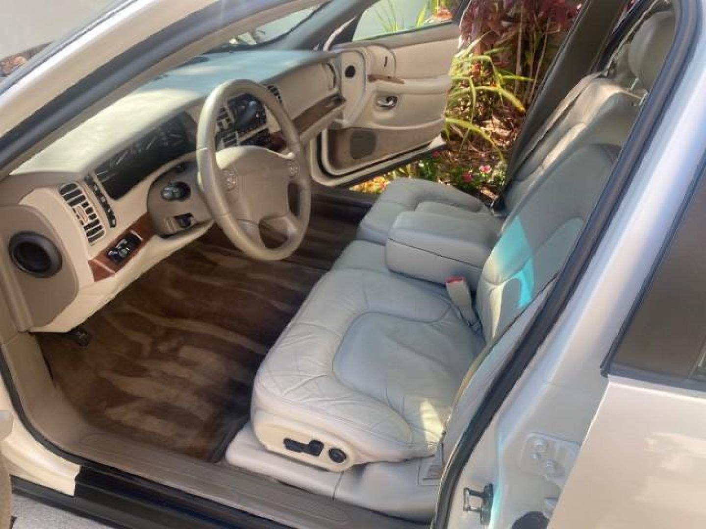 2001 White /Shale Buick Park Avenue LOW MILES 40,143 SUNROOF PEARL (1G4CW54K114) with an 3.8L SFI V6 3800 Series II Engine engine, Automatic transmission, located at 4701 North Dixie Hwy, Pompano Beach, FL, 33064, (954) 422-2889, 26.240938, -80.123474 - OUR WEBPAGE FLORIDACARS1.COM HAS OVER 100 PHOTOS AND FREE CARFAX LINK 2001 BUICK PARK AVENUE HARD TO FIND ! VIN: 1G4CW54K114283664 1 G 4 C W 5 4 K 1 1 4 2 8 3 6 6 4 SEDAN 4 DR 3.8L V6 F 12V GASOLINE 30 MPG FRONT WHEEL DRIVE Top Features Alloy Wheels Leather Seats Basic Features ABS Brakes Automatic - Photo#10