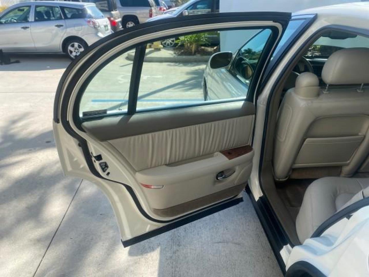 2001 White /Shale Buick Park Avenue LOW MILES 40,143 SUNROOF PEARL (1G4CW54K114) with an 3.8L SFI V6 3800 Series II Engine engine, Automatic transmission, located at 4701 North Dixie Hwy, Pompano Beach, FL, 33064, (954) 422-2889, 26.240938, -80.123474 - OUR WEBPAGE FLORIDACARS1.COM HAS OVER 100 PHOTOS AND FREE CARFAX LINK 2001 BUICK PARK AVENUE HARD TO FIND ! VIN: 1G4CW54K114283664 1 G 4 C W 5 4 K 1 1 4 2 8 3 6 6 4 SEDAN 4 DR 3.8L V6 F 12V GASOLINE 30 MPG FRONT WHEEL DRIVE Top Features Alloy Wheels Leather Seats Basic Features ABS Brakes Automatic - Photo#13