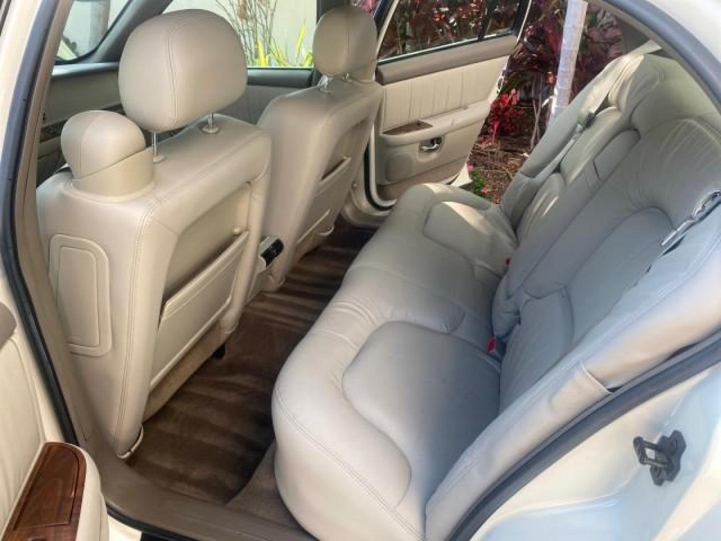 2001 White /Shale Buick Park Avenue LOW MILES 40,143 SUNROOF PEARL (1G4CW54K114) with an 3.8L SFI V6 3800 Series II Engine engine, Automatic transmission, located at 4701 North Dixie Hwy, Pompano Beach, FL, 33064, (954) 422-2889, 26.240938, -80.123474 - OUR WEBPAGE FLORIDACARS1.COM HAS OVER 100 PHOTOS AND FREE CARFAX LINK 2001 BUICK PARK AVENUE HARD TO FIND ! VIN: 1G4CW54K114283664 1 G 4 C W 5 4 K 1 1 4 2 8 3 6 6 4 SEDAN 4 DR 3.8L V6 F 12V GASOLINE 30 MPG FRONT WHEEL DRIVE Top Features Alloy Wheels Leather Seats Basic Features ABS Brakes Automatic - Photo#14