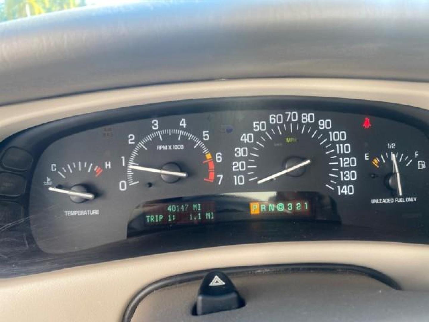 2001 White /Shale Buick Park Avenue LOW MILES 40,143 SUNROOF PEARL (1G4CW54K114) with an 3.8L SFI V6 3800 Series II Engine engine, Automatic transmission, located at 4701 North Dixie Hwy, Pompano Beach, FL, 33064, (954) 422-2889, 26.240938, -80.123474 - OUR WEBPAGE FLORIDACARS1.COM HAS OVER 100 PHOTOS AND FREE CARFAX LINK 2001 BUICK PARK AVENUE HARD TO FIND ! VIN: 1G4CW54K114283664 1 G 4 C W 5 4 K 1 1 4 2 8 3 6 6 4 SEDAN 4 DR 3.8L V6 F 12V GASOLINE 30 MPG FRONT WHEEL DRIVE Top Features Alloy Wheels Leather Seats Basic Features ABS Brakes Automatic - Photo#18