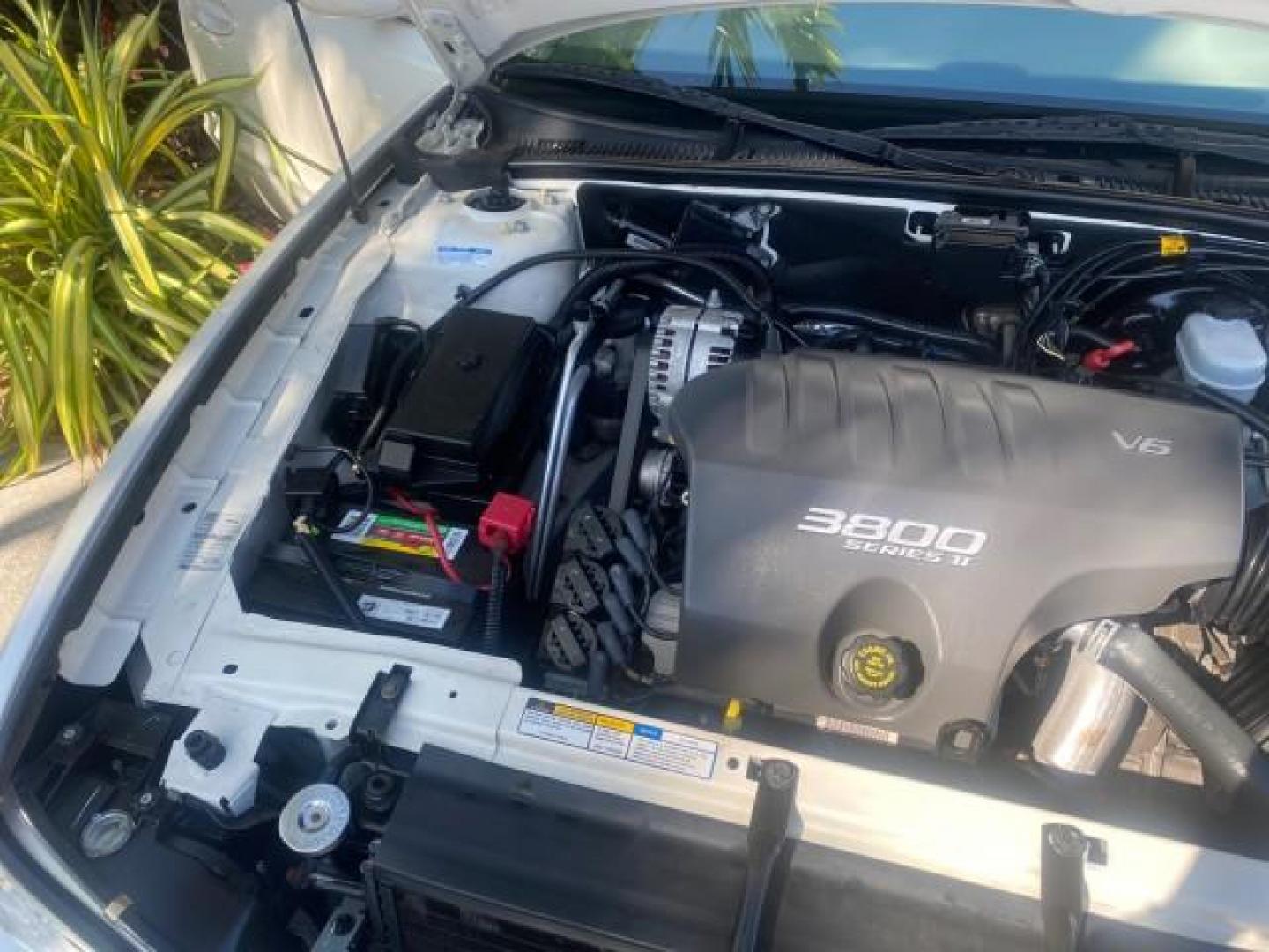 2001 White /Shale Buick Park Avenue LOW MILES 40,143 SUNROOF PEARL (1G4CW54K114) with an 3.8L SFI V6 3800 Series II Engine engine, Automatic transmission, located at 4701 North Dixie Hwy, Pompano Beach, FL, 33064, (954) 422-2889, 26.240938, -80.123474 - OUR WEBPAGE FLORIDACARS1.COM HAS OVER 100 PHOTOS AND FREE CARFAX LINK 2001 BUICK PARK AVENUE HARD TO FIND ! VIN: 1G4CW54K114283664 1 G 4 C W 5 4 K 1 1 4 2 8 3 6 6 4 SEDAN 4 DR 3.8L V6 F 12V GASOLINE 30 MPG FRONT WHEEL DRIVE Top Features Alloy Wheels Leather Seats Basic Features ABS Brakes Automatic - Photo#24