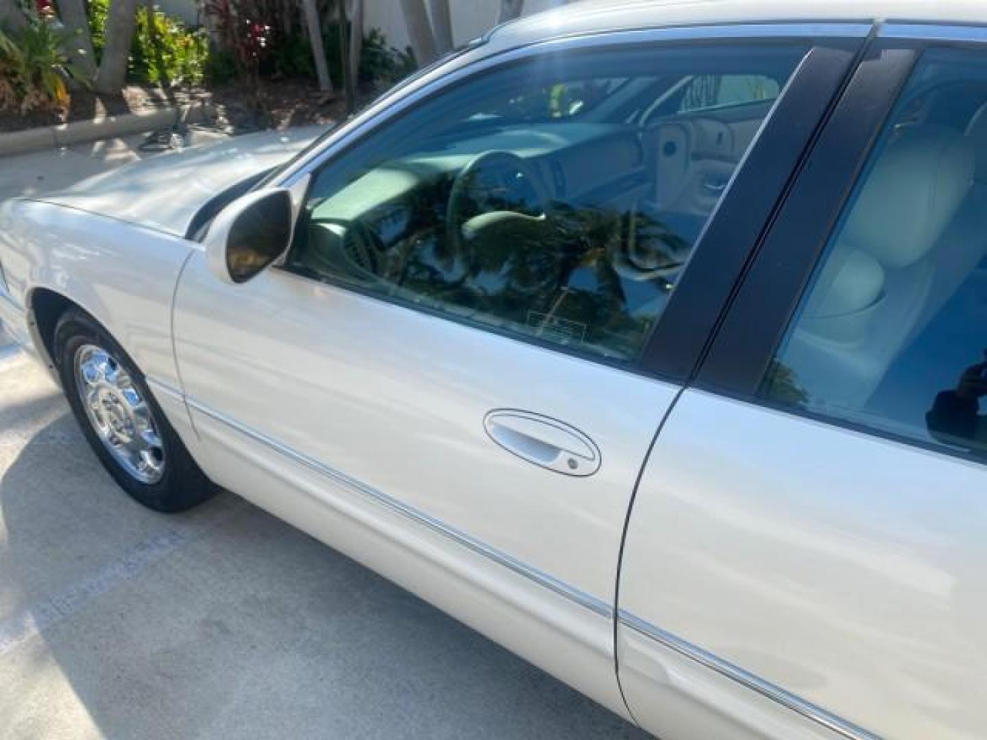 2001 White /Shale Buick Park Avenue LOW MILES 40,143 SUNROOF PEARL (1G4CW54K114) with an 3.8L SFI V6 3800 Series II Engine engine, Automatic transmission, located at 4701 North Dixie Hwy, Pompano Beach, FL, 33064, (954) 422-2889, 26.240938, -80.123474 - OUR WEBPAGE FLORIDACARS1.COM HAS OVER 100 PHOTOS AND FREE CARFAX LINK 2001 BUICK PARK AVENUE HARD TO FIND ! VIN: 1G4CW54K114283664 1 G 4 C W 5 4 K 1 1 4 2 8 3 6 6 4 SEDAN 4 DR 3.8L V6 F 12V GASOLINE 30 MPG FRONT WHEEL DRIVE Top Features Alloy Wheels Leather Seats Basic Features ABS Brakes Automatic - Photo#26