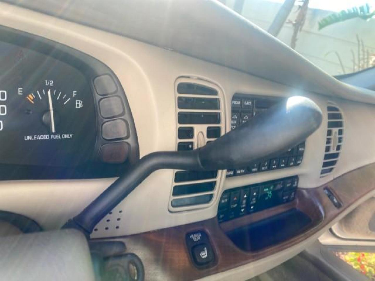 2001 White /Shale Buick Park Avenue LOW MILES 40,143 SUNROOF PEARL (1G4CW54K114) with an 3.8L SFI V6 3800 Series II Engine engine, Automatic transmission, located at 4701 North Dixie Hwy, Pompano Beach, FL, 33064, (954) 422-2889, 26.240938, -80.123474 - OUR WEBPAGE FLORIDACARS1.COM HAS OVER 100 PHOTOS AND FREE CARFAX LINK 2001 BUICK PARK AVENUE HARD TO FIND ! VIN: 1G4CW54K114283664 1 G 4 C W 5 4 K 1 1 4 2 8 3 6 6 4 SEDAN 4 DR 3.8L V6 F 12V GASOLINE 30 MPG FRONT WHEEL DRIVE Top Features Alloy Wheels Leather Seats Basic Features ABS Brakes Automatic - Photo#31