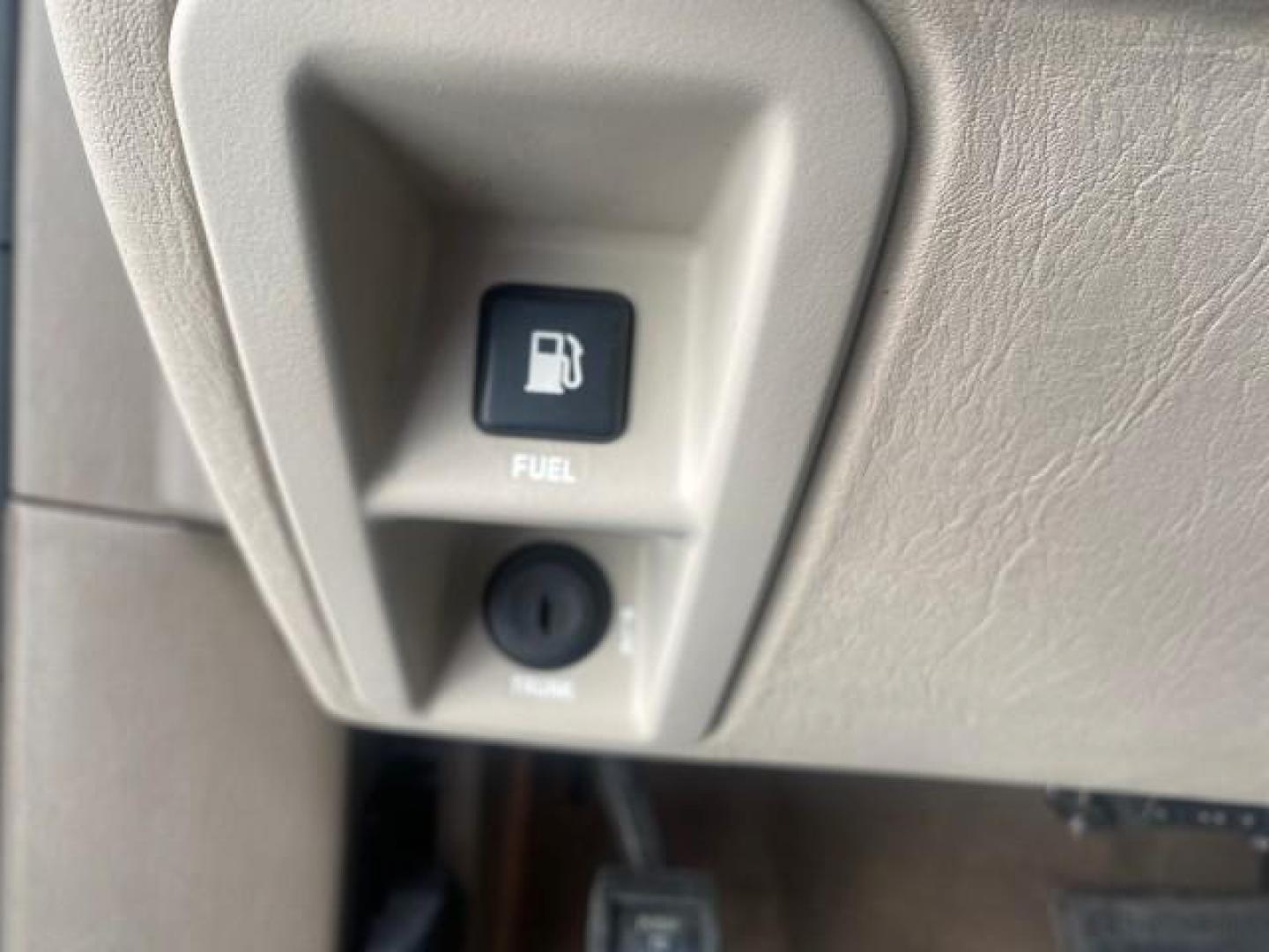 2001 White /Shale Buick Park Avenue LOW MILES 40,143 SUNROOF PEARL (1G4CW54K114) with an 3.8L SFI V6 3800 Series II Engine engine, Automatic transmission, located at 4701 North Dixie Hwy, Pompano Beach, FL, 33064, (954) 422-2889, 26.240938, -80.123474 - OUR WEBPAGE FLORIDACARS1.COM HAS OVER 100 PHOTOS AND FREE CARFAX LINK 2001 BUICK PARK AVENUE HARD TO FIND ! VIN: 1G4CW54K114283664 1 G 4 C W 5 4 K 1 1 4 2 8 3 6 6 4 SEDAN 4 DR 3.8L V6 F 12V GASOLINE 30 MPG FRONT WHEEL DRIVE Top Features Alloy Wheels Leather Seats Basic Features ABS Brakes Automatic - Photo#34