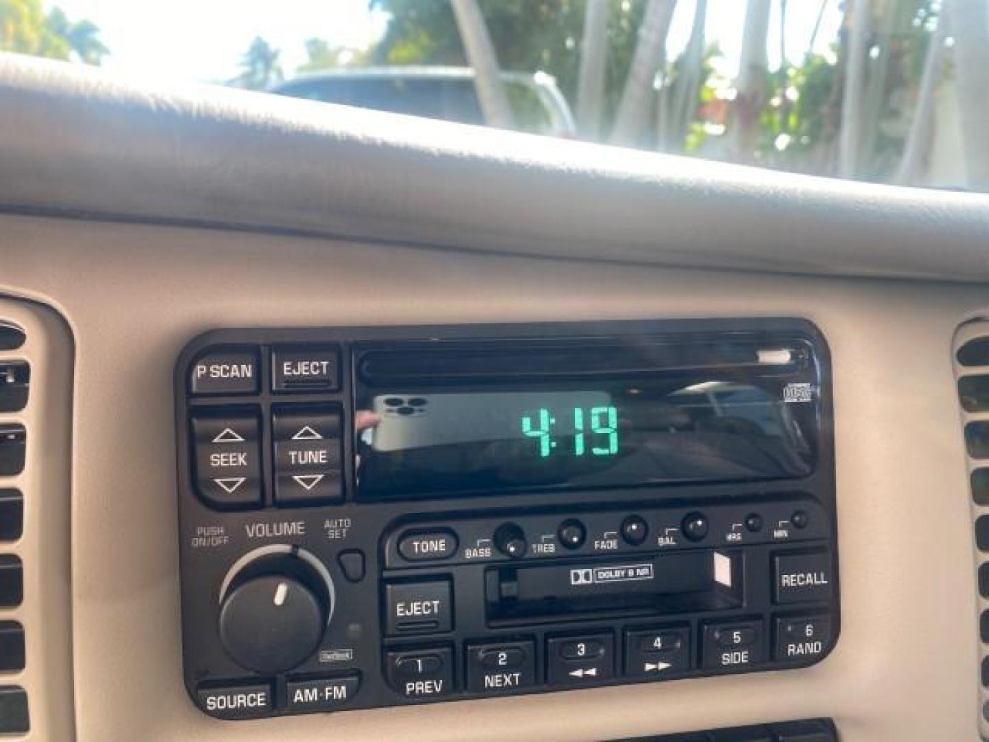 2001 White /Shale Buick Park Avenue LOW MILES 40,143 SUNROOF PEARL (1G4CW54K114) with an 3.8L SFI V6 3800 Series II Engine engine, Automatic transmission, located at 4701 North Dixie Hwy, Pompano Beach, FL, 33064, (954) 422-2889, 26.240938, -80.123474 - OUR WEBPAGE FLORIDACARS1.COM HAS OVER 100 PHOTOS AND FREE CARFAX LINK 2001 BUICK PARK AVENUE HARD TO FIND ! VIN: 1G4CW54K114283664 1 G 4 C W 5 4 K 1 1 4 2 8 3 6 6 4 SEDAN 4 DR 3.8L V6 F 12V GASOLINE 30 MPG FRONT WHEEL DRIVE Top Features Alloy Wheels Leather Seats Basic Features ABS Brakes Automatic - Photo#38