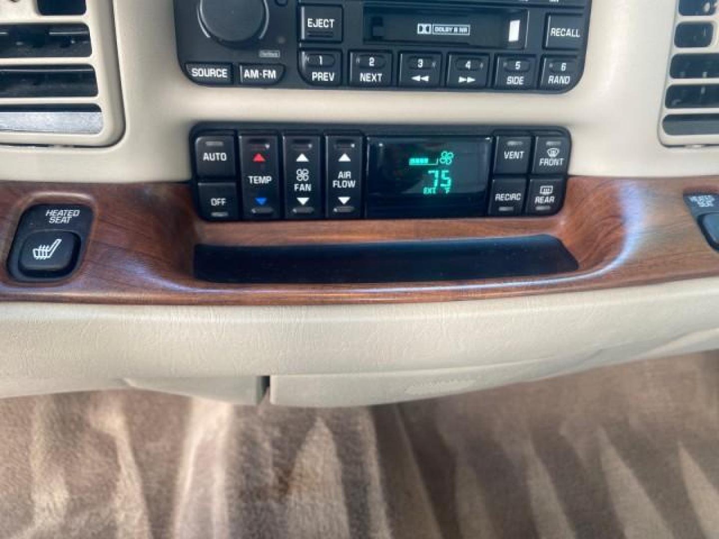 2001 White /Shale Buick Park Avenue LOW MILES 40,143 SUNROOF PEARL (1G4CW54K114) with an 3.8L SFI V6 3800 Series II Engine engine, Automatic transmission, located at 4701 North Dixie Hwy, Pompano Beach, FL, 33064, (954) 422-2889, 26.240938, -80.123474 - OUR WEBPAGE FLORIDACARS1.COM HAS OVER 100 PHOTOS AND FREE CARFAX LINK 2001 BUICK PARK AVENUE HARD TO FIND ! VIN: 1G4CW54K114283664 1 G 4 C W 5 4 K 1 1 4 2 8 3 6 6 4 SEDAN 4 DR 3.8L V6 F 12V GASOLINE 30 MPG FRONT WHEEL DRIVE Top Features Alloy Wheels Leather Seats Basic Features ABS Brakes Automatic - Photo#39