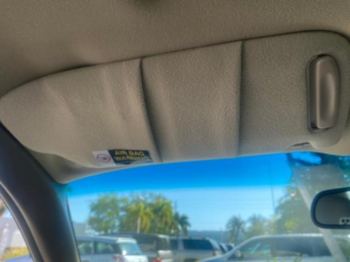 2001 White /Shale Buick Park Avenue LOW MILES 40,143 SUNROOF PEARL (1G4CW54K114) with an 3.8L SFI V6 3800 Series II Engine engine, Automatic transmission, located at 4701 North Dixie Hwy, Pompano Beach, FL, 33064, (954) 422-2889, 26.240938, -80.123474 - OUR WEBPAGE FLORIDACARS1.COM HAS OVER 100 PHOTOS AND FREE CARFAX LINK 2001 BUICK PARK AVENUE HARD TO FIND ! VIN: 1G4CW54K114283664 1 G 4 C W 5 4 K 1 1 4 2 8 3 6 6 4 SEDAN 4 DR 3.8L V6 F 12V GASOLINE 30 MPG FRONT WHEEL DRIVE Top Features Alloy Wheels Leather Seats Basic Features ABS Brakes Automatic - Photo#44