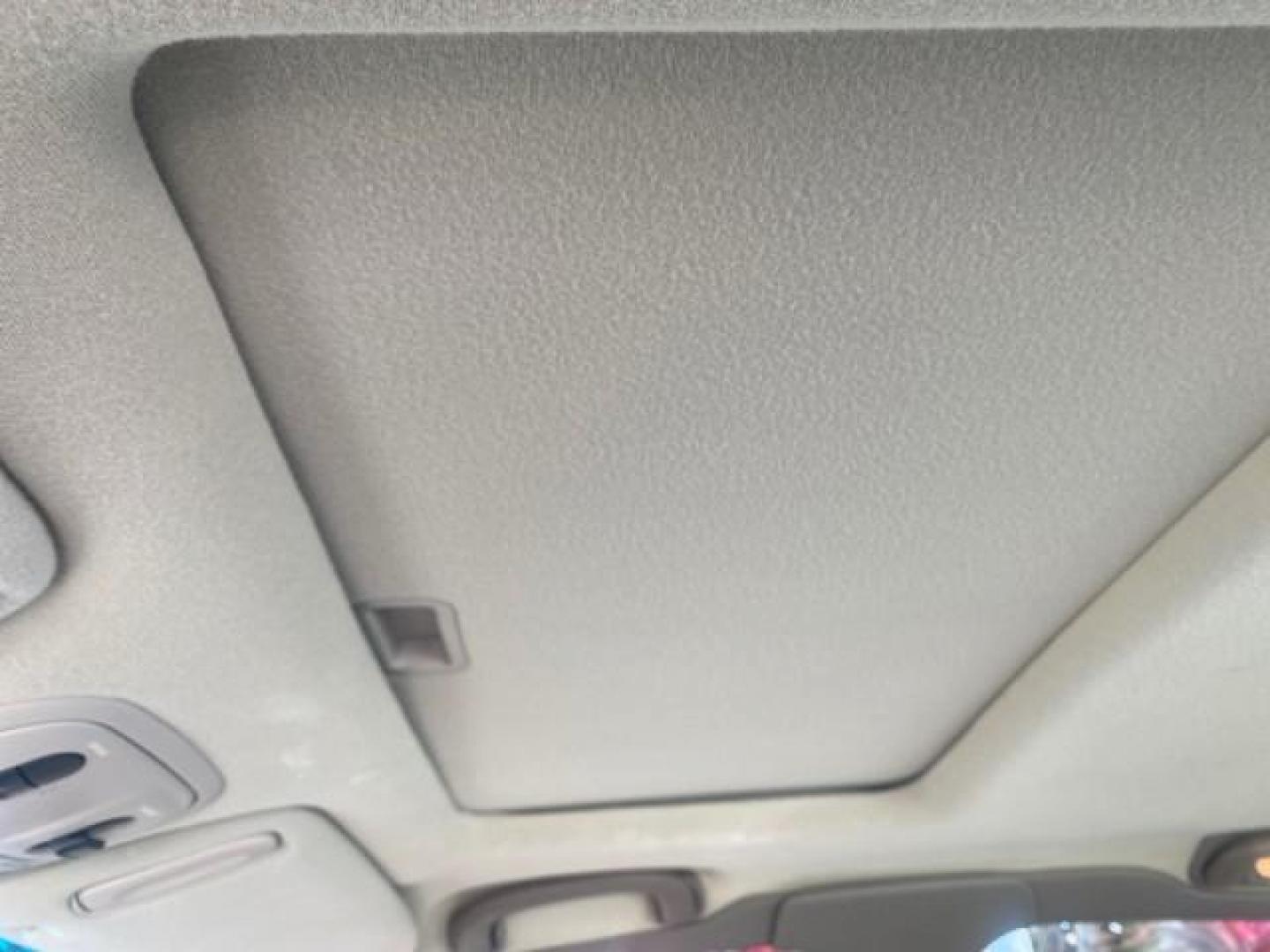 2001 White /Shale Buick Park Avenue LOW MILES 40,143 SUNROOF PEARL (1G4CW54K114) with an 3.8L SFI V6 3800 Series II Engine engine, Automatic transmission, located at 4701 North Dixie Hwy, Pompano Beach, FL, 33064, (954) 422-2889, 26.240938, -80.123474 - OUR WEBPAGE FLORIDACARS1.COM HAS OVER 100 PHOTOS AND FREE CARFAX LINK 2001 BUICK PARK AVENUE HARD TO FIND ! VIN: 1G4CW54K114283664 1 G 4 C W 5 4 K 1 1 4 2 8 3 6 6 4 SEDAN 4 DR 3.8L V6 F 12V GASOLINE 30 MPG FRONT WHEEL DRIVE Top Features Alloy Wheels Leather Seats Basic Features ABS Brakes Automatic - Photo#48
