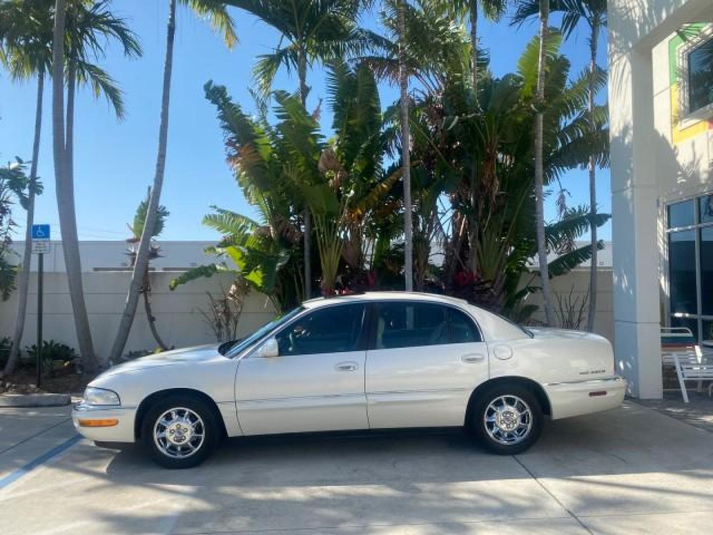 2001 White /Shale Buick Park Avenue LOW MILES 40,143 SUNROOF PEARL (1G4CW54K114) with an 3.8L SFI V6 3800 Series II Engine engine, Automatic transmission, located at 4701 North Dixie Hwy, Pompano Beach, FL, 33064, (954) 422-2889, 26.240938, -80.123474 - OUR WEBPAGE FLORIDACARS1.COM HAS OVER 100 PHOTOS AND FREE CARFAX LINK 2001 BUICK PARK AVENUE HARD TO FIND ! VIN: 1G4CW54K114283664 1 G 4 C W 5 4 K 1 1 4 2 8 3 6 6 4 SEDAN 4 DR 3.8L V6 F 12V GASOLINE 30 MPG FRONT WHEEL DRIVE Top Features Alloy Wheels Leather Seats Basic Features ABS Brakes Automatic - Photo#4