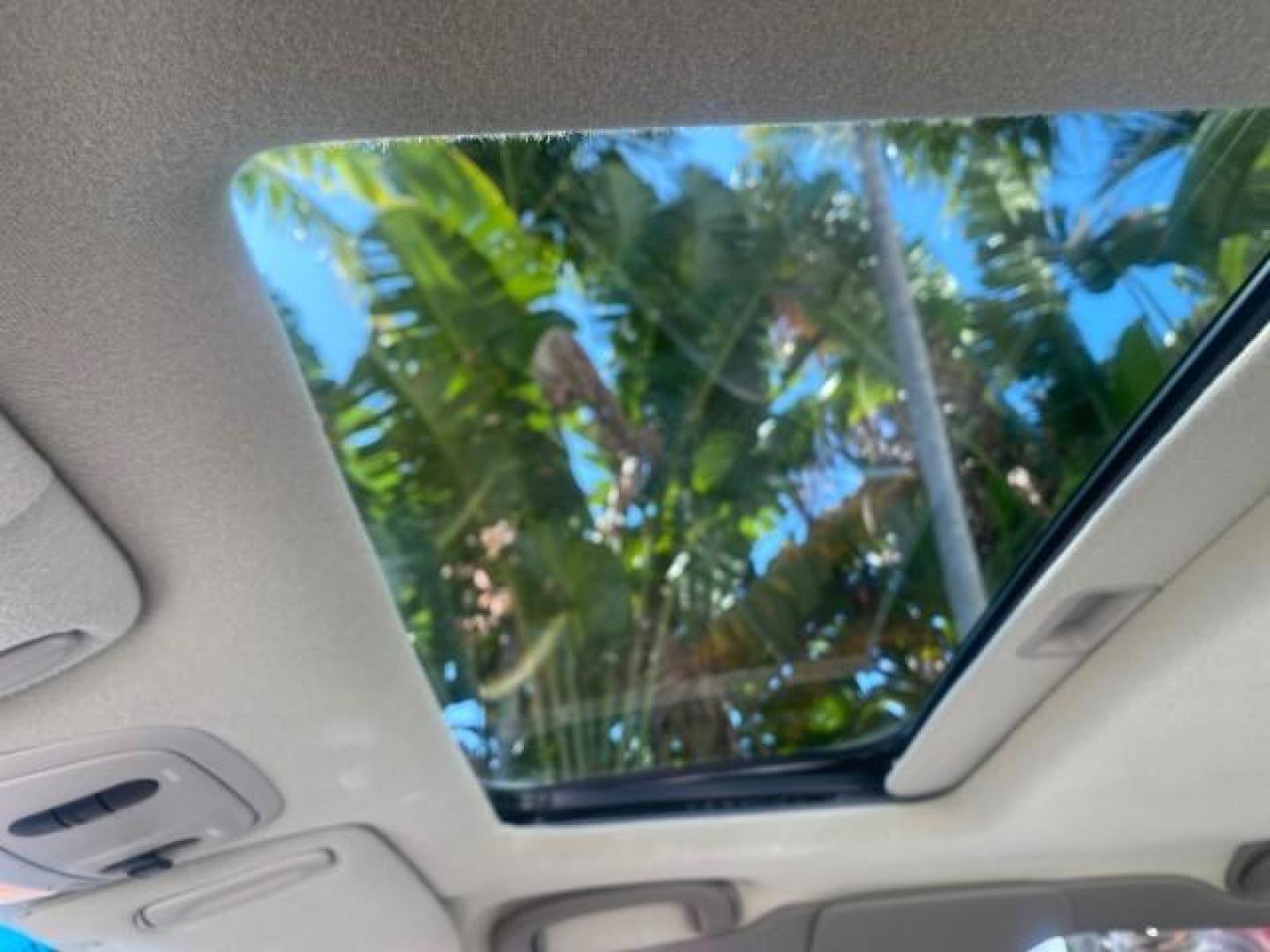 2001 White /Shale Buick Park Avenue LOW MILES 40,143 SUNROOF PEARL (1G4CW54K114) with an 3.8L SFI V6 3800 Series II Engine engine, Automatic transmission, located at 4701 North Dixie Hwy, Pompano Beach, FL, 33064, (954) 422-2889, 26.240938, -80.123474 - OUR WEBPAGE FLORIDACARS1.COM HAS OVER 100 PHOTOS AND FREE CARFAX LINK 2001 BUICK PARK AVENUE HARD TO FIND ! VIN: 1G4CW54K114283664 1 G 4 C W 5 4 K 1 1 4 2 8 3 6 6 4 SEDAN 4 DR 3.8L V6 F 12V GASOLINE 30 MPG FRONT WHEEL DRIVE Top Features Alloy Wheels Leather Seats Basic Features ABS Brakes Automatic - Photo#49