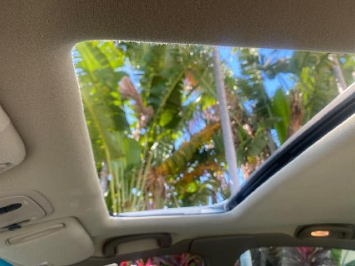 2001 White /Shale Buick Park Avenue LOW MILES 40,143 SUNROOF PEARL (1G4CW54K114) with an 3.8L SFI V6 3800 Series II Engine engine, Automatic transmission, located at 4701 North Dixie Hwy, Pompano Beach, FL, 33064, (954) 422-2889, 26.240938, -80.123474 - OUR WEBPAGE FLORIDACARS1.COM HAS OVER 100 PHOTOS AND FREE CARFAX LINK 2001 BUICK PARK AVENUE HARD TO FIND ! VIN: 1G4CW54K114283664 1 G 4 C W 5 4 K 1 1 4 2 8 3 6 6 4 SEDAN 4 DR 3.8L V6 F 12V GASOLINE 30 MPG FRONT WHEEL DRIVE Top Features Alloy Wheels Leather Seats Basic Features ABS Brakes Automatic - Photo#50