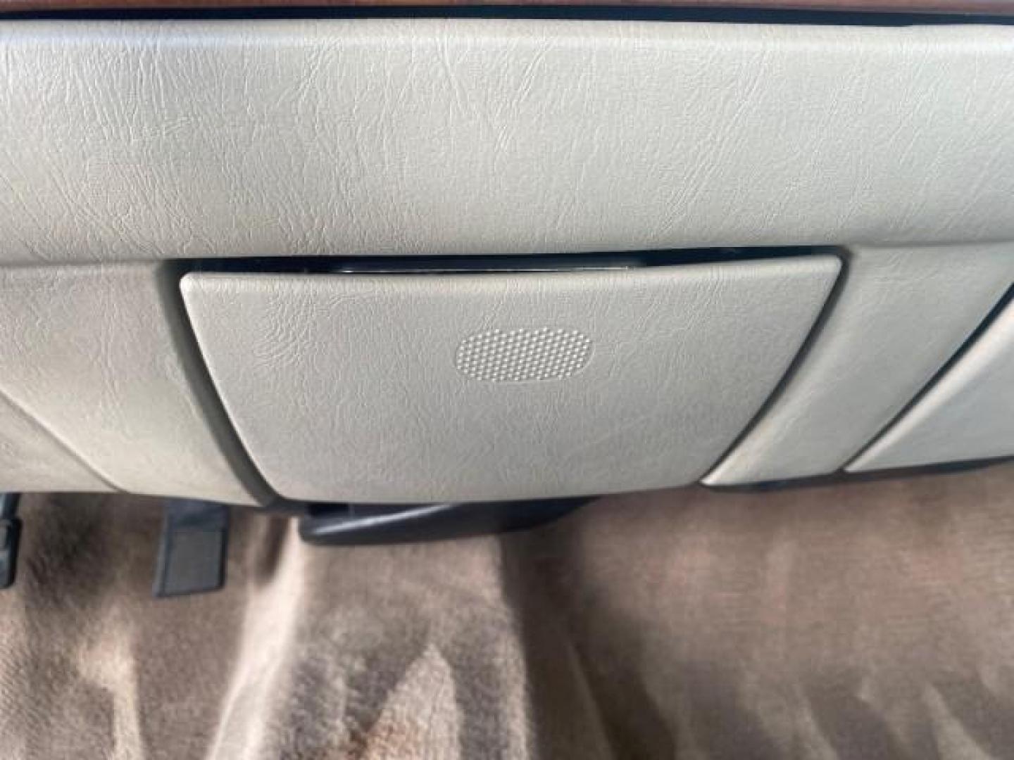 2001 White /Shale Buick Park Avenue LOW MILES 40,143 SUNROOF PEARL (1G4CW54K114) with an 3.8L SFI V6 3800 Series II Engine engine, Automatic transmission, located at 4701 North Dixie Hwy, Pompano Beach, FL, 33064, (954) 422-2889, 26.240938, -80.123474 - OUR WEBPAGE FLORIDACARS1.COM HAS OVER 100 PHOTOS AND FREE CARFAX LINK 2001 BUICK PARK AVENUE HARD TO FIND ! VIN: 1G4CW54K114283664 1 G 4 C W 5 4 K 1 1 4 2 8 3 6 6 4 SEDAN 4 DR 3.8L V6 F 12V GASOLINE 30 MPG FRONT WHEEL DRIVE Top Features Alloy Wheels Leather Seats Basic Features ABS Brakes Automatic - Photo#51