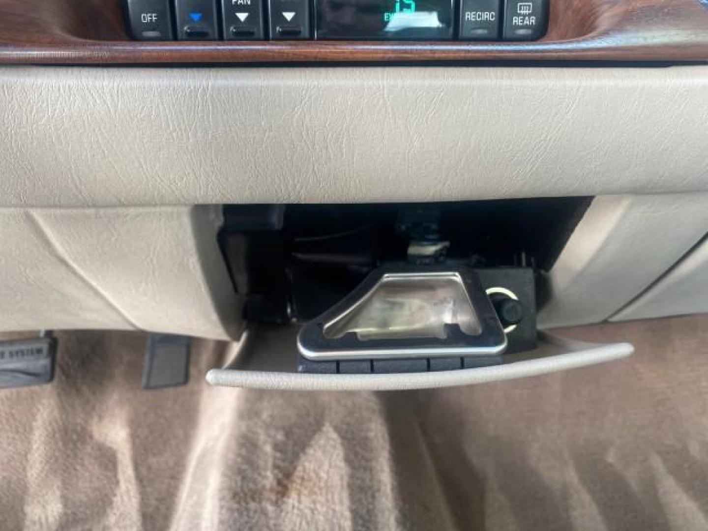 2001 White /Shale Buick Park Avenue LOW MILES 40,143 SUNROOF PEARL (1G4CW54K114) with an 3.8L SFI V6 3800 Series II Engine engine, Automatic transmission, located at 4701 North Dixie Hwy, Pompano Beach, FL, 33064, (954) 422-2889, 26.240938, -80.123474 - OUR WEBPAGE FLORIDACARS1.COM HAS OVER 100 PHOTOS AND FREE CARFAX LINK 2001 BUICK PARK AVENUE HARD TO FIND ! VIN: 1G4CW54K114283664 1 G 4 C W 5 4 K 1 1 4 2 8 3 6 6 4 SEDAN 4 DR 3.8L V6 F 12V GASOLINE 30 MPG FRONT WHEEL DRIVE Top Features Alloy Wheels Leather Seats Basic Features ABS Brakes Automatic - Photo#52