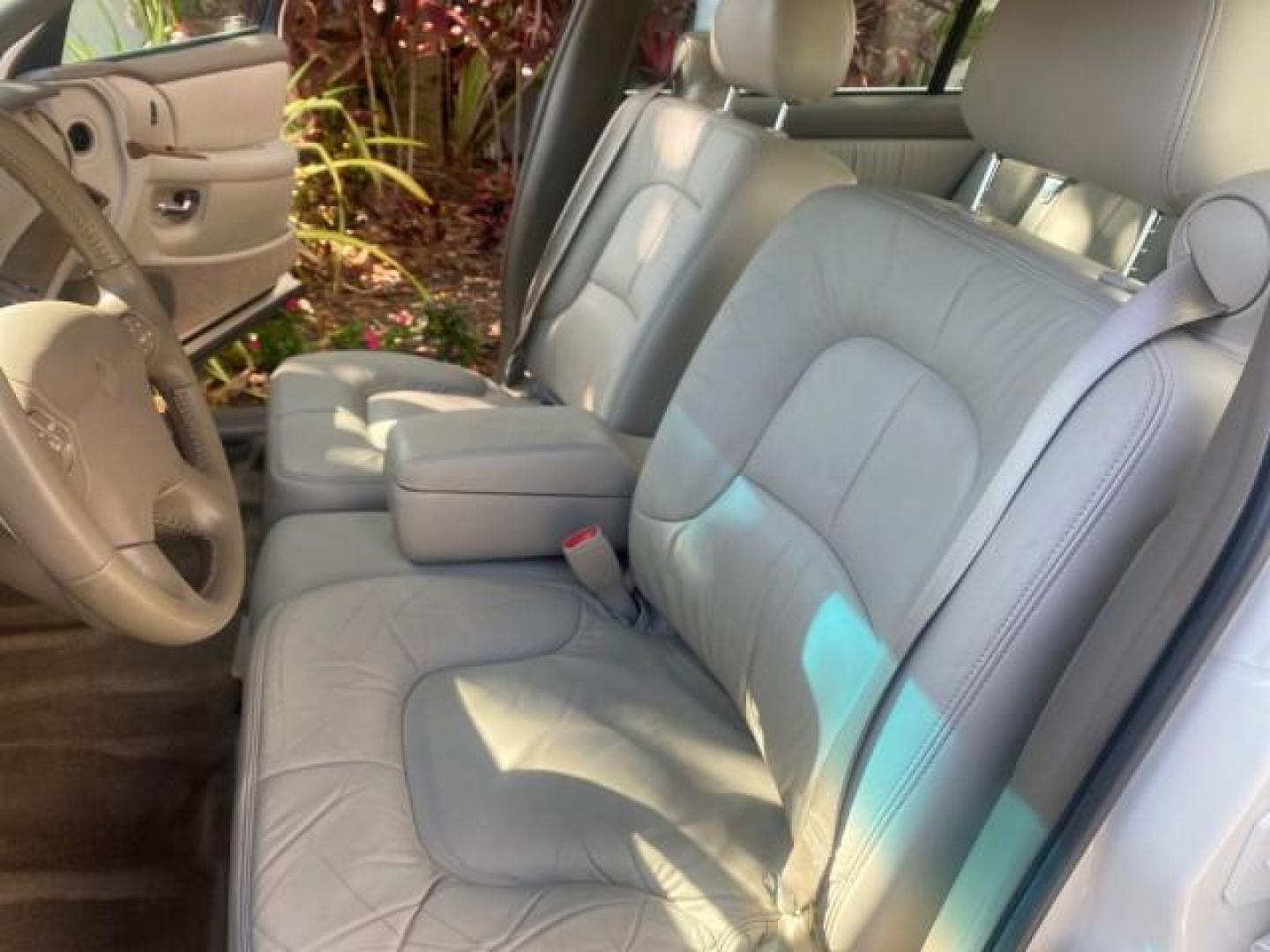 2001 White /Shale Buick Park Avenue LOW MILES 40,143 SUNROOF PEARL (1G4CW54K114) with an 3.8L SFI V6 3800 Series II Engine engine, Automatic transmission, located at 4701 North Dixie Hwy, Pompano Beach, FL, 33064, (954) 422-2889, 26.240938, -80.123474 - OUR WEBPAGE FLORIDACARS1.COM HAS OVER 100 PHOTOS AND FREE CARFAX LINK 2001 BUICK PARK AVENUE HARD TO FIND ! VIN: 1G4CW54K114283664 1 G 4 C W 5 4 K 1 1 4 2 8 3 6 6 4 SEDAN 4 DR 3.8L V6 F 12V GASOLINE 30 MPG FRONT WHEEL DRIVE Top Features Alloy Wheels Leather Seats Basic Features ABS Brakes Automatic - Photo#54