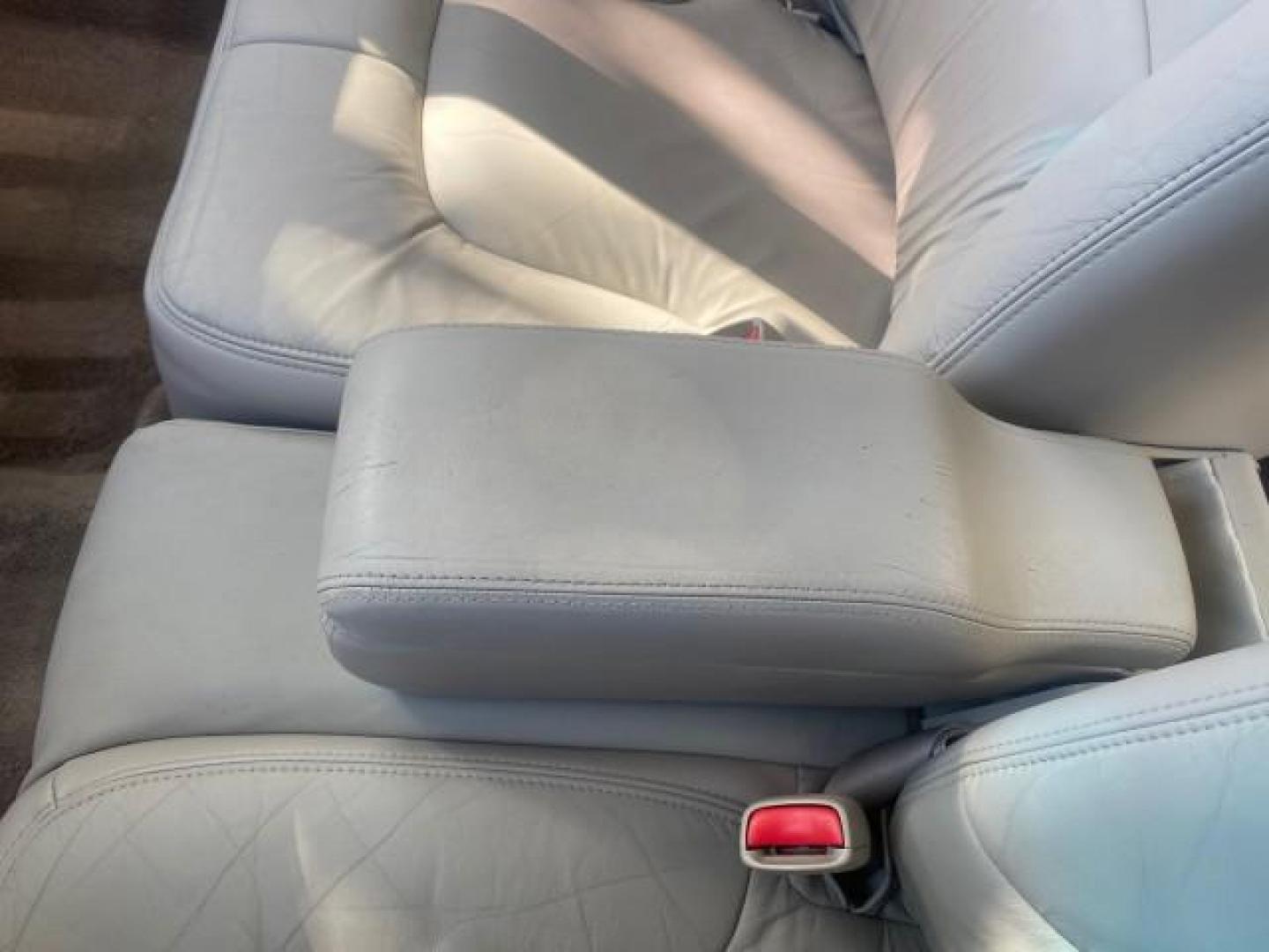 2001 White /Shale Buick Park Avenue LOW MILES 40,143 SUNROOF PEARL (1G4CW54K114) with an 3.8L SFI V6 3800 Series II Engine engine, Automatic transmission, located at 4701 North Dixie Hwy, Pompano Beach, FL, 33064, (954) 422-2889, 26.240938, -80.123474 - OUR WEBPAGE FLORIDACARS1.COM HAS OVER 100 PHOTOS AND FREE CARFAX LINK 2001 BUICK PARK AVENUE HARD TO FIND ! VIN: 1G4CW54K114283664 1 G 4 C W 5 4 K 1 1 4 2 8 3 6 6 4 SEDAN 4 DR 3.8L V6 F 12V GASOLINE 30 MPG FRONT WHEEL DRIVE Top Features Alloy Wheels Leather Seats Basic Features ABS Brakes Automatic - Photo#55