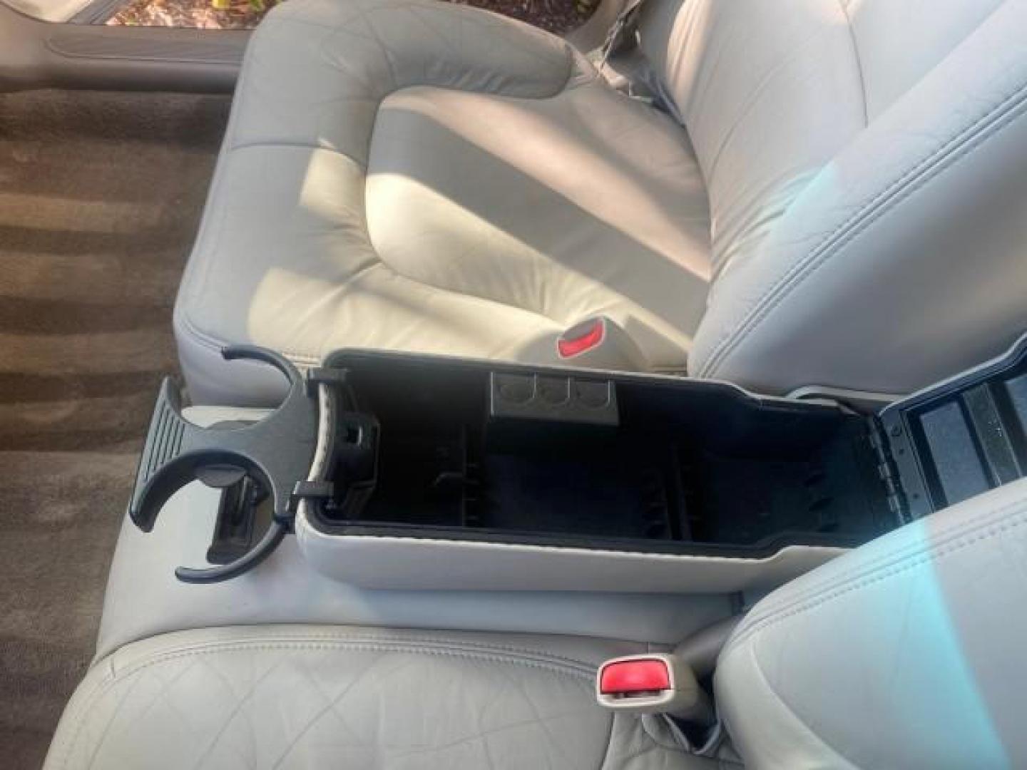 2001 White /Shale Buick Park Avenue LOW MILES 40,143 SUNROOF PEARL (1G4CW54K114) with an 3.8L SFI V6 3800 Series II Engine engine, Automatic transmission, located at 4701 North Dixie Hwy, Pompano Beach, FL, 33064, (954) 422-2889, 26.240938, -80.123474 - OUR WEBPAGE FLORIDACARS1.COM HAS OVER 100 PHOTOS AND FREE CARFAX LINK 2001 BUICK PARK AVENUE HARD TO FIND ! VIN: 1G4CW54K114283664 1 G 4 C W 5 4 K 1 1 4 2 8 3 6 6 4 SEDAN 4 DR 3.8L V6 F 12V GASOLINE 30 MPG FRONT WHEEL DRIVE Top Features Alloy Wheels Leather Seats Basic Features ABS Brakes Automatic - Photo#57