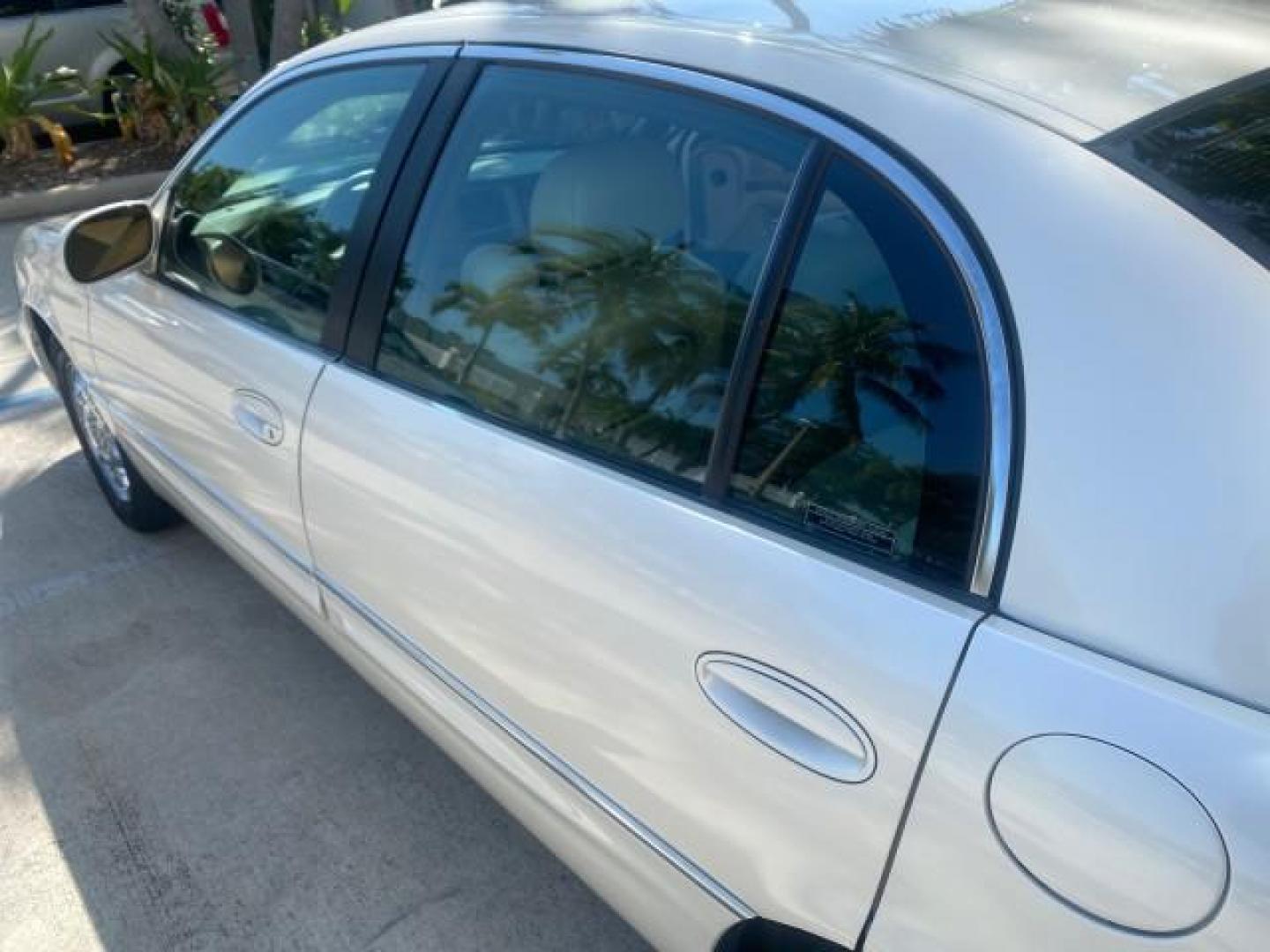 2001 White /Shale Buick Park Avenue LOW MILES 40,143 SUNROOF PEARL (1G4CW54K114) with an 3.8L SFI V6 3800 Series II Engine engine, Automatic transmission, located at 4701 North Dixie Hwy, Pompano Beach, FL, 33064, (954) 422-2889, 26.240938, -80.123474 - OUR WEBPAGE FLORIDACARS1.COM HAS OVER 100 PHOTOS AND FREE CARFAX LINK 2001 BUICK PARK AVENUE HARD TO FIND ! VIN: 1G4CW54K114283664 1 G 4 C W 5 4 K 1 1 4 2 8 3 6 6 4 SEDAN 4 DR 3.8L V6 F 12V GASOLINE 30 MPG FRONT WHEEL DRIVE Top Features Alloy Wheels Leather Seats Basic Features ABS Brakes Automatic - Photo#58