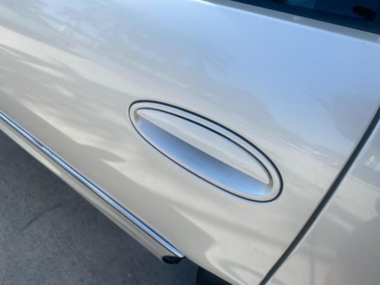 2001 White /Shale Buick Park Avenue LOW MILES 40,143 SUNROOF PEARL (1G4CW54K114) with an 3.8L SFI V6 3800 Series II Engine engine, Automatic transmission, located at 4701 North Dixie Hwy, Pompano Beach, FL, 33064, (954) 422-2889, 26.240938, -80.123474 - OUR WEBPAGE FLORIDACARS1.COM HAS OVER 100 PHOTOS AND FREE CARFAX LINK 2001 BUICK PARK AVENUE HARD TO FIND ! VIN: 1G4CW54K114283664 1 G 4 C W 5 4 K 1 1 4 2 8 3 6 6 4 SEDAN 4 DR 3.8L V6 F 12V GASOLINE 30 MPG FRONT WHEEL DRIVE Top Features Alloy Wheels Leather Seats Basic Features ABS Brakes Automatic - Photo#59