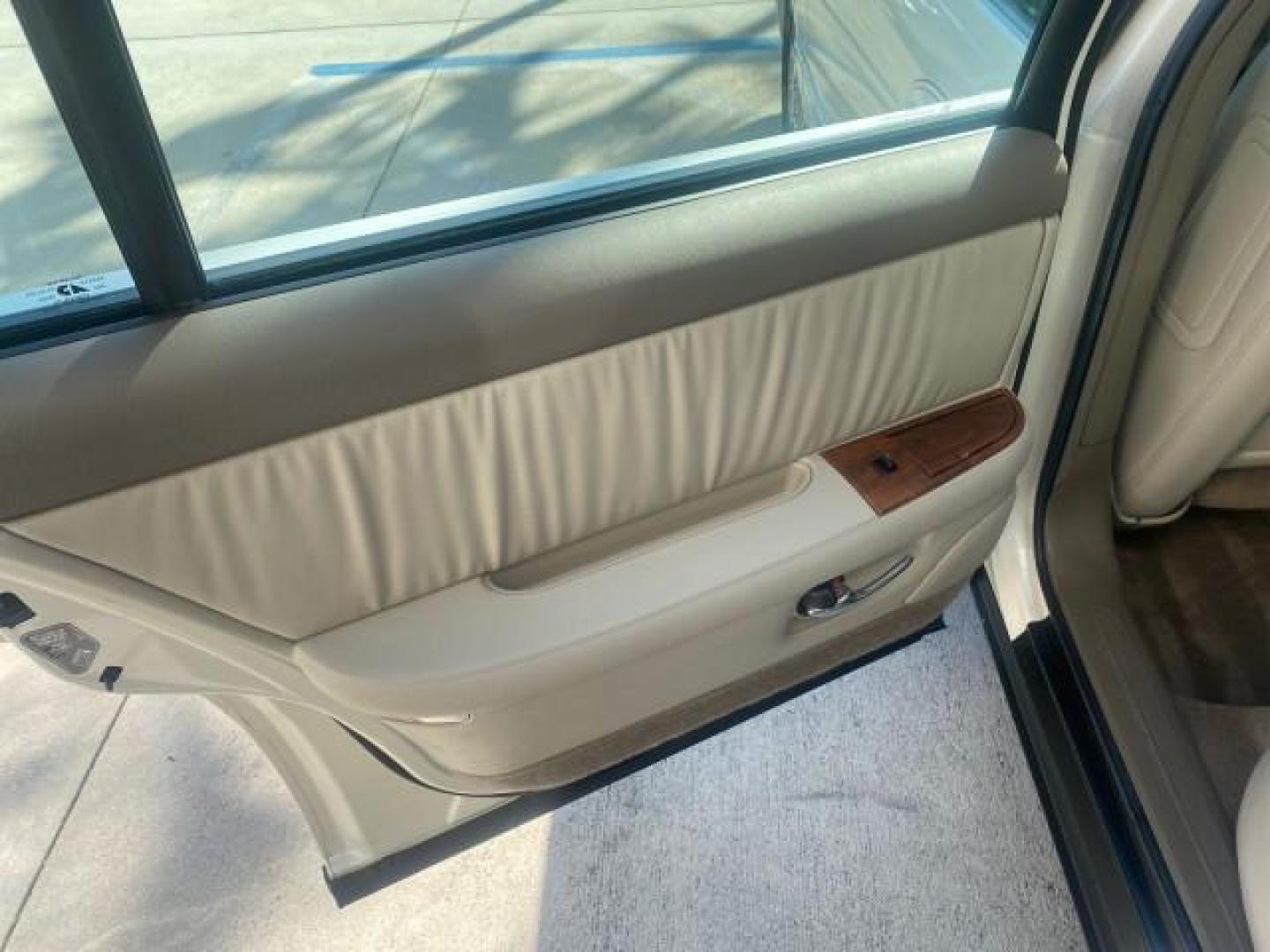 2001 White /Shale Buick Park Avenue LOW MILES 40,143 SUNROOF PEARL (1G4CW54K114) with an 3.8L SFI V6 3800 Series II Engine engine, Automatic transmission, located at 4701 North Dixie Hwy, Pompano Beach, FL, 33064, (954) 422-2889, 26.240938, -80.123474 - OUR WEBPAGE FLORIDACARS1.COM HAS OVER 100 PHOTOS AND FREE CARFAX LINK 2001 BUICK PARK AVENUE HARD TO FIND ! VIN: 1G4CW54K114283664 1 G 4 C W 5 4 K 1 1 4 2 8 3 6 6 4 SEDAN 4 DR 3.8L V6 F 12V GASOLINE 30 MPG FRONT WHEEL DRIVE Top Features Alloy Wheels Leather Seats Basic Features ABS Brakes Automatic - Photo#60