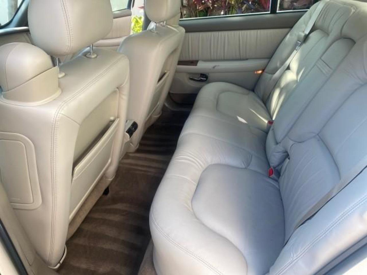 2001 White /Shale Buick Park Avenue LOW MILES 40,143 SUNROOF PEARL (1G4CW54K114) with an 3.8L SFI V6 3800 Series II Engine engine, Automatic transmission, located at 4701 North Dixie Hwy, Pompano Beach, FL, 33064, (954) 422-2889, 26.240938, -80.123474 - OUR WEBPAGE FLORIDACARS1.COM HAS OVER 100 PHOTOS AND FREE CARFAX LINK 2001 BUICK PARK AVENUE HARD TO FIND ! VIN: 1G4CW54K114283664 1 G 4 C W 5 4 K 1 1 4 2 8 3 6 6 4 SEDAN 4 DR 3.8L V6 F 12V GASOLINE 30 MPG FRONT WHEEL DRIVE Top Features Alloy Wheels Leather Seats Basic Features ABS Brakes Automatic - Photo#61