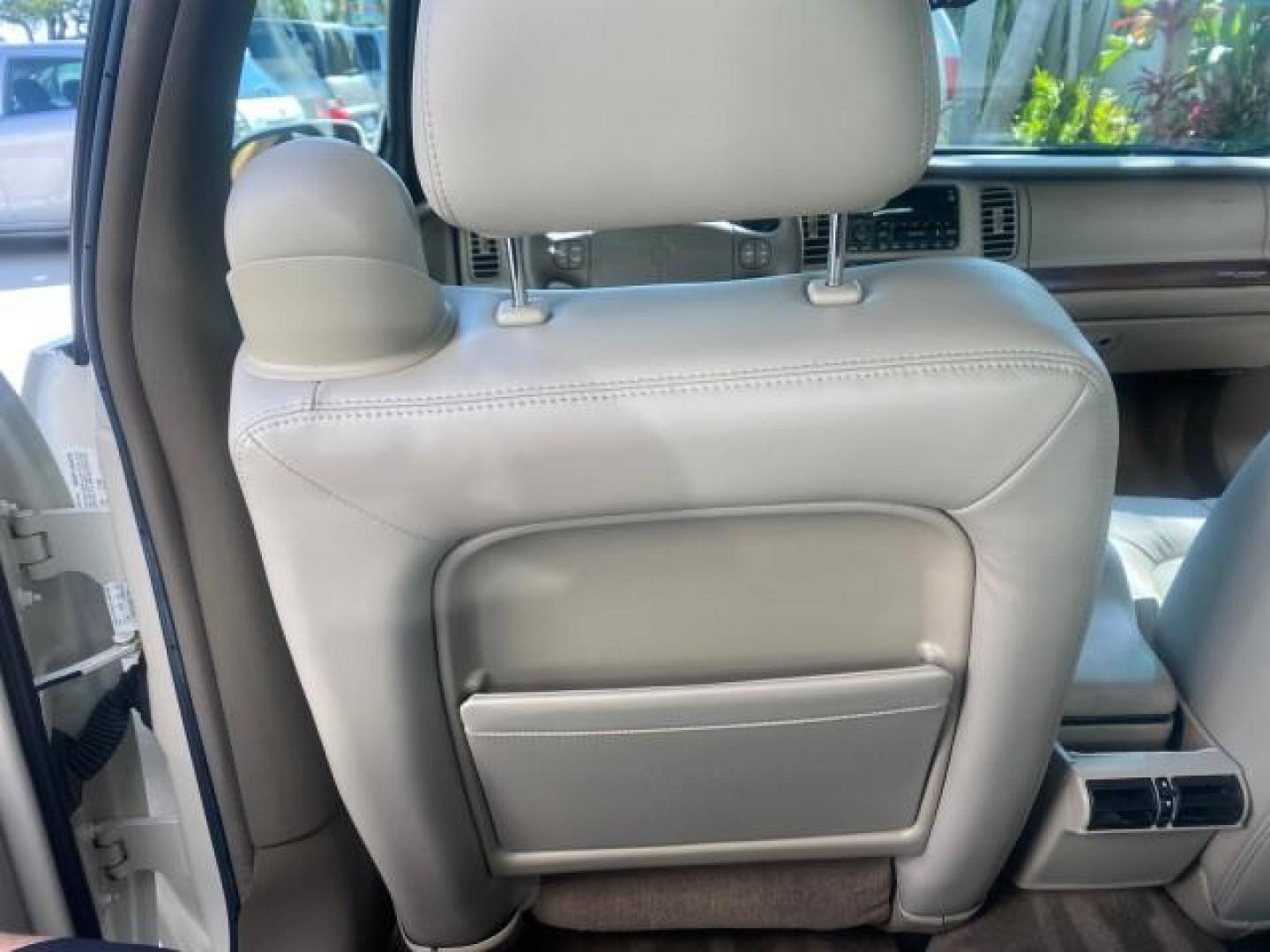 2001 White /Shale Buick Park Avenue LOW MILES 40,143 SUNROOF PEARL (1G4CW54K114) with an 3.8L SFI V6 3800 Series II Engine engine, Automatic transmission, located at 4701 North Dixie Hwy, Pompano Beach, FL, 33064, (954) 422-2889, 26.240938, -80.123474 - OUR WEBPAGE FLORIDACARS1.COM HAS OVER 100 PHOTOS AND FREE CARFAX LINK 2001 BUICK PARK AVENUE HARD TO FIND ! VIN: 1G4CW54K114283664 1 G 4 C W 5 4 K 1 1 4 2 8 3 6 6 4 SEDAN 4 DR 3.8L V6 F 12V GASOLINE 30 MPG FRONT WHEEL DRIVE Top Features Alloy Wheels Leather Seats Basic Features ABS Brakes Automatic - Photo#64