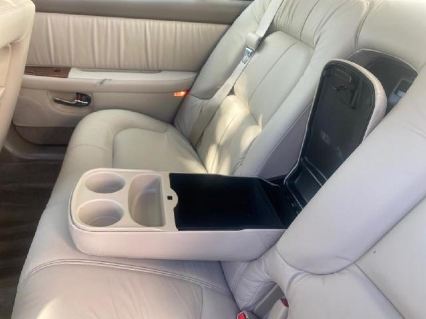 2001 White /Shale Buick Park Avenue LOW MILES 40,143 SUNROOF PEARL (1G4CW54K114) with an 3.8L SFI V6 3800 Series II Engine engine, Automatic transmission, located at 4701 North Dixie Hwy, Pompano Beach, FL, 33064, (954) 422-2889, 26.240938, -80.123474 - OUR WEBPAGE FLORIDACARS1.COM HAS OVER 100 PHOTOS AND FREE CARFAX LINK 2001 BUICK PARK AVENUE HARD TO FIND ! VIN: 1G4CW54K114283664 1 G 4 C W 5 4 K 1 1 4 2 8 3 6 6 4 SEDAN 4 DR 3.8L V6 F 12V GASOLINE 30 MPG FRONT WHEEL DRIVE Top Features Alloy Wheels Leather Seats Basic Features ABS Brakes Automatic - Photo#69