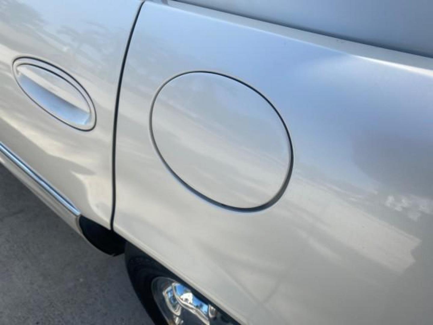 2001 White /Shale Buick Park Avenue LOW MILES 40,143 SUNROOF PEARL (1G4CW54K114) with an 3.8L SFI V6 3800 Series II Engine engine, Automatic transmission, located at 4701 North Dixie Hwy, Pompano Beach, FL, 33064, (954) 422-2889, 26.240938, -80.123474 - OUR WEBPAGE FLORIDACARS1.COM HAS OVER 100 PHOTOS AND FREE CARFAX LINK 2001 BUICK PARK AVENUE HARD TO FIND ! VIN: 1G4CW54K114283664 1 G 4 C W 5 4 K 1 1 4 2 8 3 6 6 4 SEDAN 4 DR 3.8L V6 F 12V GASOLINE 30 MPG FRONT WHEEL DRIVE Top Features Alloy Wheels Leather Seats Basic Features ABS Brakes Automatic - Photo#70