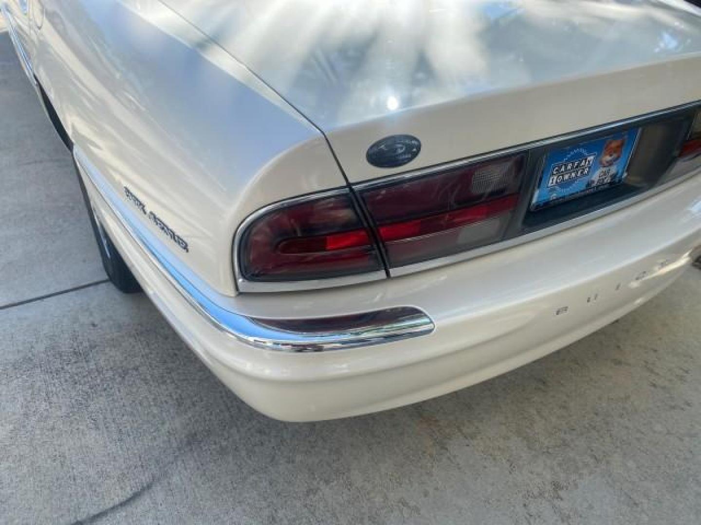 2001 White /Shale Buick Park Avenue LOW MILES 40,143 SUNROOF PEARL (1G4CW54K114) with an 3.8L SFI V6 3800 Series II Engine engine, Automatic transmission, located at 4701 North Dixie Hwy, Pompano Beach, FL, 33064, (954) 422-2889, 26.240938, -80.123474 - OUR WEBPAGE FLORIDACARS1.COM HAS OVER 100 PHOTOS AND FREE CARFAX LINK 2001 BUICK PARK AVENUE HARD TO FIND ! VIN: 1G4CW54K114283664 1 G 4 C W 5 4 K 1 1 4 2 8 3 6 6 4 SEDAN 4 DR 3.8L V6 F 12V GASOLINE 30 MPG FRONT WHEEL DRIVE Top Features Alloy Wheels Leather Seats Basic Features ABS Brakes Automatic - Photo#75