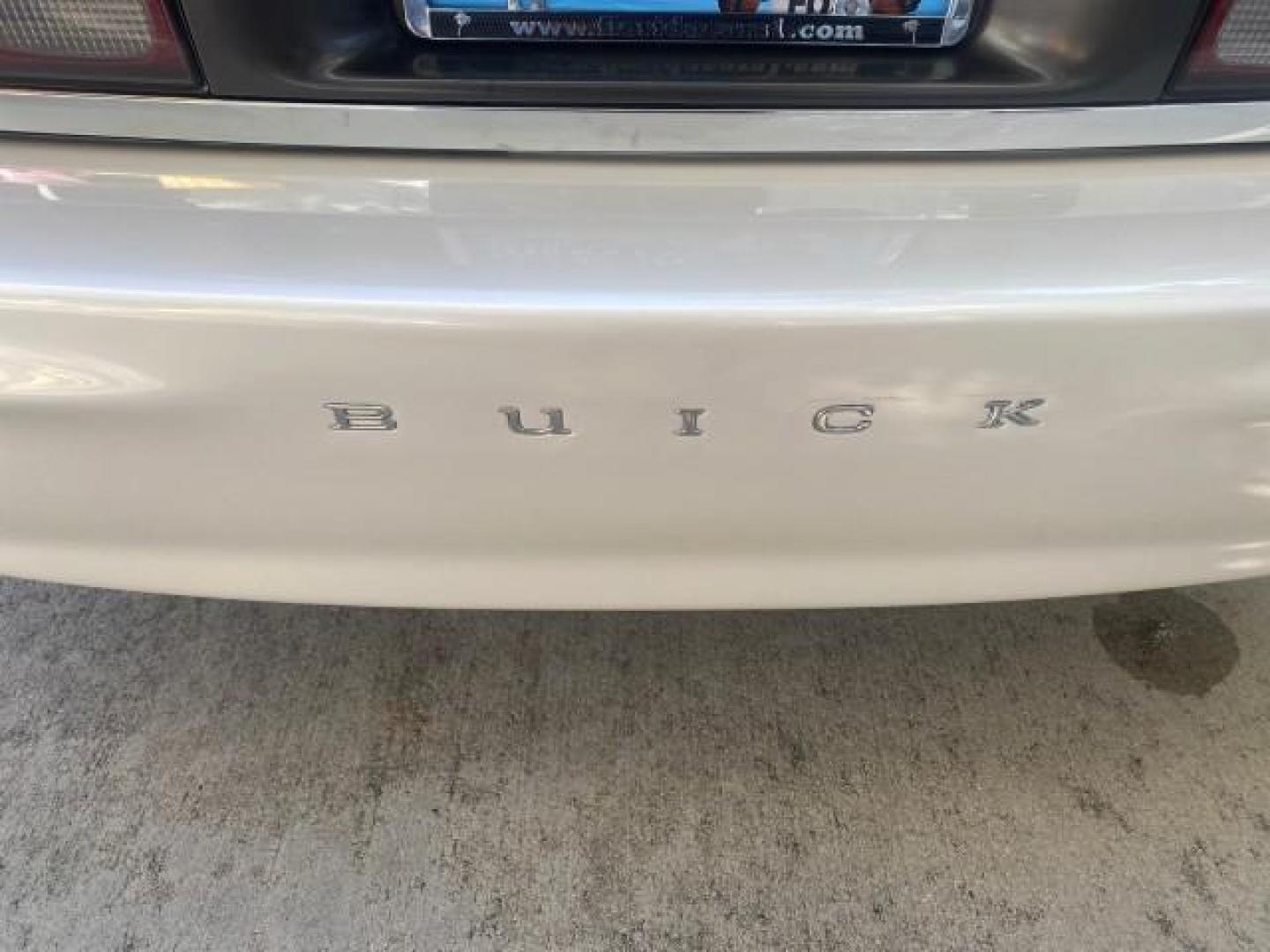 2001 White /Shale Buick Park Avenue LOW MILES 40,143 SUNROOF PEARL (1G4CW54K114) with an 3.8L SFI V6 3800 Series II Engine engine, Automatic transmission, located at 4701 North Dixie Hwy, Pompano Beach, FL, 33064, (954) 422-2889, 26.240938, -80.123474 - OUR WEBPAGE FLORIDACARS1.COM HAS OVER 100 PHOTOS AND FREE CARFAX LINK 2001 BUICK PARK AVENUE HARD TO FIND ! VIN: 1G4CW54K114283664 1 G 4 C W 5 4 K 1 1 4 2 8 3 6 6 4 SEDAN 4 DR 3.8L V6 F 12V GASOLINE 30 MPG FRONT WHEEL DRIVE Top Features Alloy Wheels Leather Seats Basic Features ABS Brakes Automatic - Photo#77