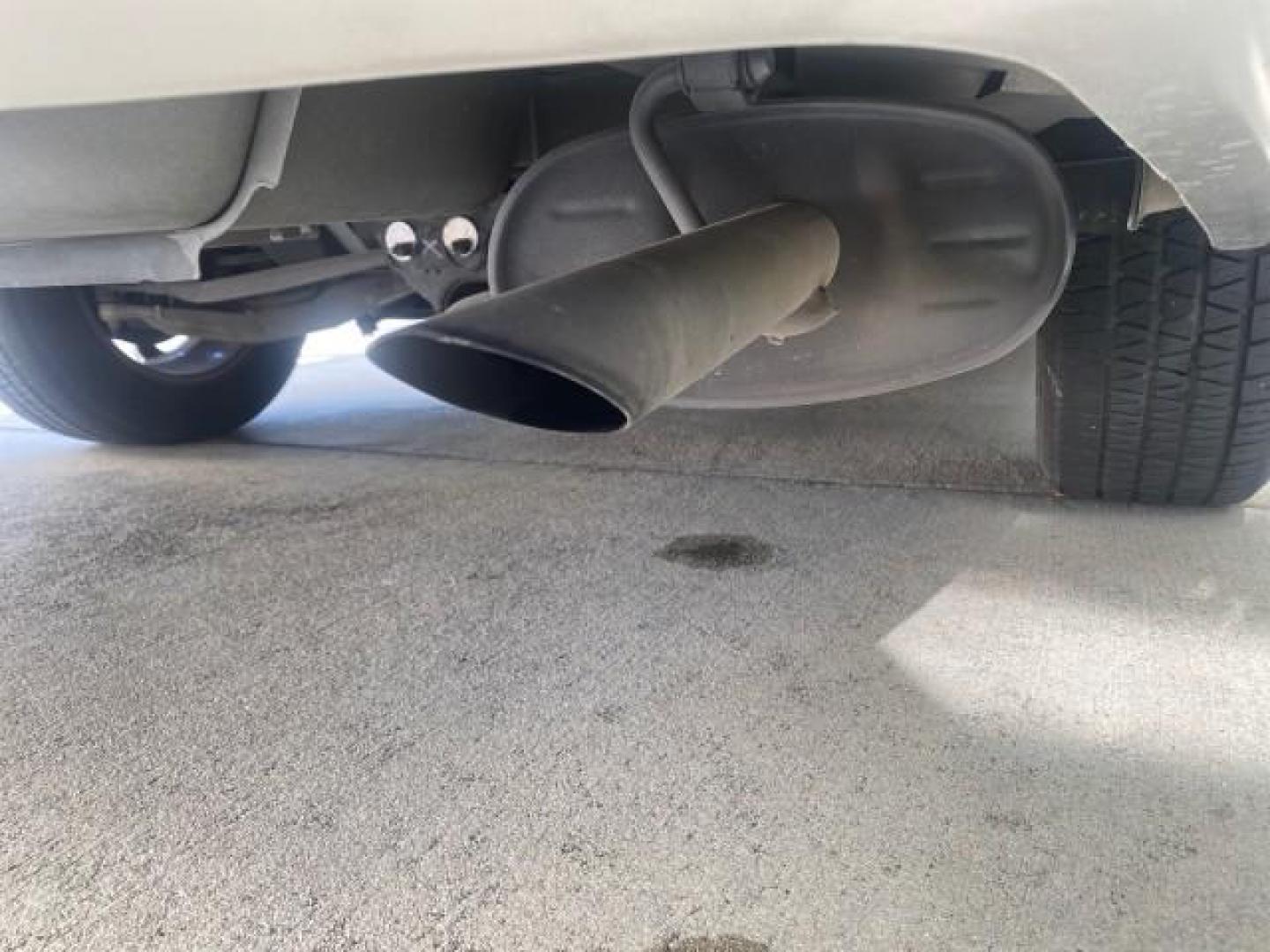 2001 White /Shale Buick Park Avenue LOW MILES 40,143 SUNROOF PEARL (1G4CW54K114) with an 3.8L SFI V6 3800 Series II Engine engine, Automatic transmission, located at 4701 North Dixie Hwy, Pompano Beach, FL, 33064, (954) 422-2889, 26.240938, -80.123474 - OUR WEBPAGE FLORIDACARS1.COM HAS OVER 100 PHOTOS AND FREE CARFAX LINK 2001 BUICK PARK AVENUE HARD TO FIND ! VIN: 1G4CW54K114283664 1 G 4 C W 5 4 K 1 1 4 2 8 3 6 6 4 SEDAN 4 DR 3.8L V6 F 12V GASOLINE 30 MPG FRONT WHEEL DRIVE Top Features Alloy Wheels Leather Seats Basic Features ABS Brakes Automatic - Photo#78