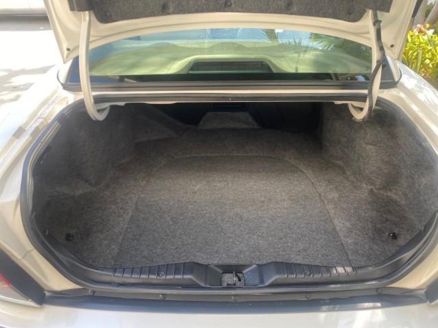 2001 White /Shale Buick Park Avenue LOW MILES 40,143 SUNROOF PEARL (1G4CW54K114) with an 3.8L SFI V6 3800 Series II Engine engine, Automatic transmission, located at 4701 North Dixie Hwy, Pompano Beach, FL, 33064, (954) 422-2889, 26.240938, -80.123474 - OUR WEBPAGE FLORIDACARS1.COM HAS OVER 100 PHOTOS AND FREE CARFAX LINK 2001 BUICK PARK AVENUE HARD TO FIND ! VIN: 1G4CW54K114283664 1 G 4 C W 5 4 K 1 1 4 2 8 3 6 6 4 SEDAN 4 DR 3.8L V6 F 12V GASOLINE 30 MPG FRONT WHEEL DRIVE Top Features Alloy Wheels Leather Seats Basic Features ABS Brakes Automatic - Photo#81
