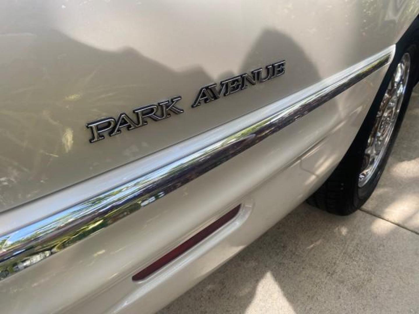 2001 White /Shale Buick Park Avenue LOW MILES 40,143 SUNROOF PEARL (1G4CW54K114) with an 3.8L SFI V6 3800 Series II Engine engine, Automatic transmission, located at 4701 North Dixie Hwy, Pompano Beach, FL, 33064, (954) 422-2889, 26.240938, -80.123474 - OUR WEBPAGE FLORIDACARS1.COM HAS OVER 100 PHOTOS AND FREE CARFAX LINK 2001 BUICK PARK AVENUE HARD TO FIND ! VIN: 1G4CW54K114283664 1 G 4 C W 5 4 K 1 1 4 2 8 3 6 6 4 SEDAN 4 DR 3.8L V6 F 12V GASOLINE 30 MPG FRONT WHEEL DRIVE Top Features Alloy Wheels Leather Seats Basic Features ABS Brakes Automatic - Photo#82