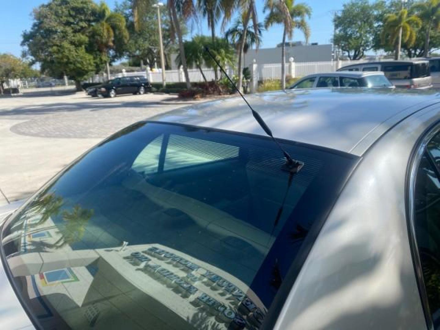 2001 White /Shale Buick Park Avenue LOW MILES 40,143 SUNROOF PEARL (1G4CW54K114) with an 3.8L SFI V6 3800 Series II Engine engine, Automatic transmission, located at 4701 North Dixie Hwy, Pompano Beach, FL, 33064, (954) 422-2889, 26.240938, -80.123474 - OUR WEBPAGE FLORIDACARS1.COM HAS OVER 100 PHOTOS AND FREE CARFAX LINK 2001 BUICK PARK AVENUE HARD TO FIND ! VIN: 1G4CW54K114283664 1 G 4 C W 5 4 K 1 1 4 2 8 3 6 6 4 SEDAN 4 DR 3.8L V6 F 12V GASOLINE 30 MPG FRONT WHEEL DRIVE Top Features Alloy Wheels Leather Seats Basic Features ABS Brakes Automatic - Photo#85