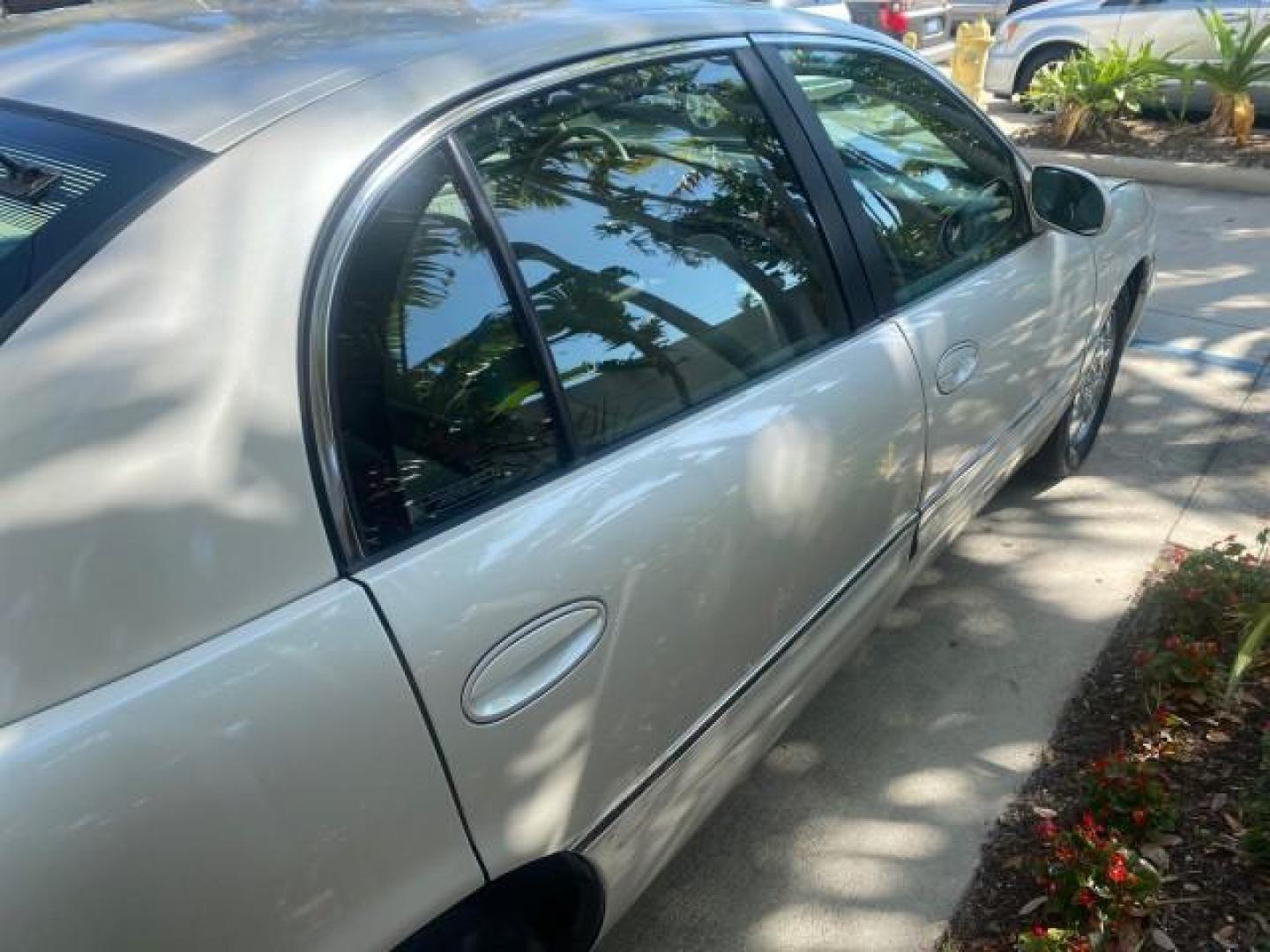 2001 White /Shale Buick Park Avenue LOW MILES 40,143 SUNROOF PEARL (1G4CW54K114) with an 3.8L SFI V6 3800 Series II Engine engine, Automatic transmission, located at 4701 North Dixie Hwy, Pompano Beach, FL, 33064, (954) 422-2889, 26.240938, -80.123474 - OUR WEBPAGE FLORIDACARS1.COM HAS OVER 100 PHOTOS AND FREE CARFAX LINK 2001 BUICK PARK AVENUE HARD TO FIND ! VIN: 1G4CW54K114283664 1 G 4 C W 5 4 K 1 1 4 2 8 3 6 6 4 SEDAN 4 DR 3.8L V6 F 12V GASOLINE 30 MPG FRONT WHEEL DRIVE Top Features Alloy Wheels Leather Seats Basic Features ABS Brakes Automatic - Photo#86