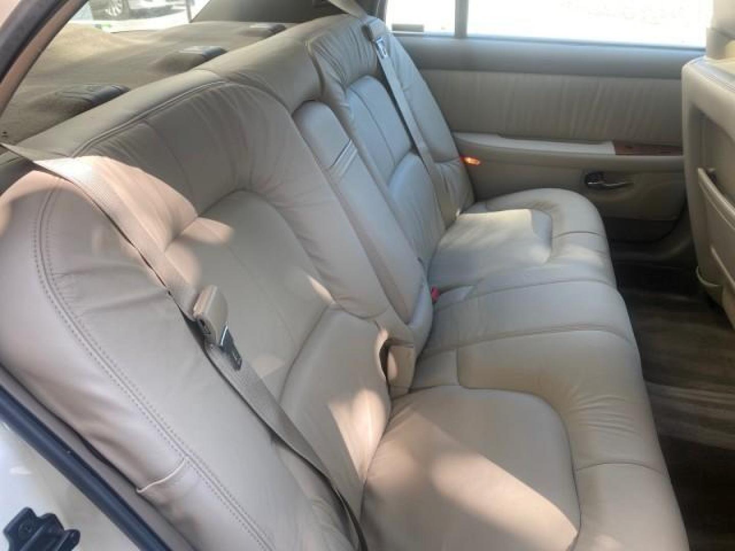 2001 White /Shale Buick Park Avenue LOW MILES 40,143 SUNROOF PEARL (1G4CW54K114) with an 3.8L SFI V6 3800 Series II Engine engine, Automatic transmission, located at 4701 North Dixie Hwy, Pompano Beach, FL, 33064, (954) 422-2889, 26.240938, -80.123474 - OUR WEBPAGE FLORIDACARS1.COM HAS OVER 100 PHOTOS AND FREE CARFAX LINK 2001 BUICK PARK AVENUE HARD TO FIND ! VIN: 1G4CW54K114283664 1 G 4 C W 5 4 K 1 1 4 2 8 3 6 6 4 SEDAN 4 DR 3.8L V6 F 12V GASOLINE 30 MPG FRONT WHEEL DRIVE Top Features Alloy Wheels Leather Seats Basic Features ABS Brakes Automatic - Photo#89