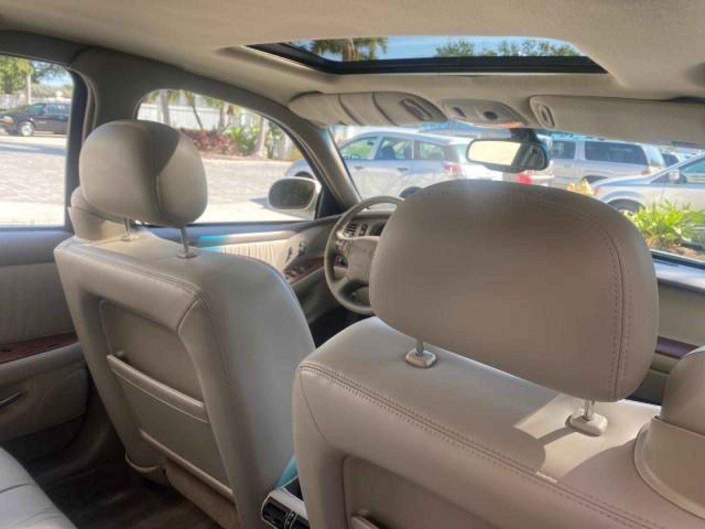 2001 White /Shale Buick Park Avenue LOW MILES 40,143 SUNROOF PEARL (1G4CW54K114) with an 3.8L SFI V6 3800 Series II Engine engine, Automatic transmission, located at 4701 North Dixie Hwy, Pompano Beach, FL, 33064, (954) 422-2889, 26.240938, -80.123474 - OUR WEBPAGE FLORIDACARS1.COM HAS OVER 100 PHOTOS AND FREE CARFAX LINK 2001 BUICK PARK AVENUE HARD TO FIND ! VIN: 1G4CW54K114283664 1 G 4 C W 5 4 K 1 1 4 2 8 3 6 6 4 SEDAN 4 DR 3.8L V6 F 12V GASOLINE 30 MPG FRONT WHEEL DRIVE Top Features Alloy Wheels Leather Seats Basic Features ABS Brakes Automatic - Photo#91
