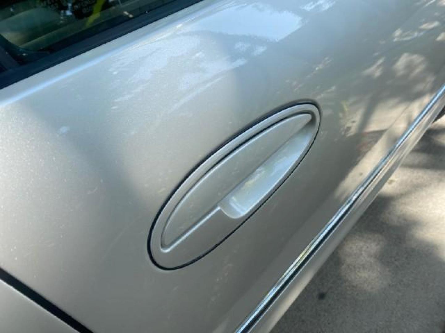 2001 White /Shale Buick Park Avenue LOW MILES 40,143 SUNROOF PEARL (1G4CW54K114) with an 3.8L SFI V6 3800 Series II Engine engine, Automatic transmission, located at 4701 North Dixie Hwy, Pompano Beach, FL, 33064, (954) 422-2889, 26.240938, -80.123474 - OUR WEBPAGE FLORIDACARS1.COM HAS OVER 100 PHOTOS AND FREE CARFAX LINK 2001 BUICK PARK AVENUE HARD TO FIND ! VIN: 1G4CW54K114283664 1 G 4 C W 5 4 K 1 1 4 2 8 3 6 6 4 SEDAN 4 DR 3.8L V6 F 12V GASOLINE 30 MPG FRONT WHEEL DRIVE Top Features Alloy Wheels Leather Seats Basic Features ABS Brakes Automatic - Photo#94