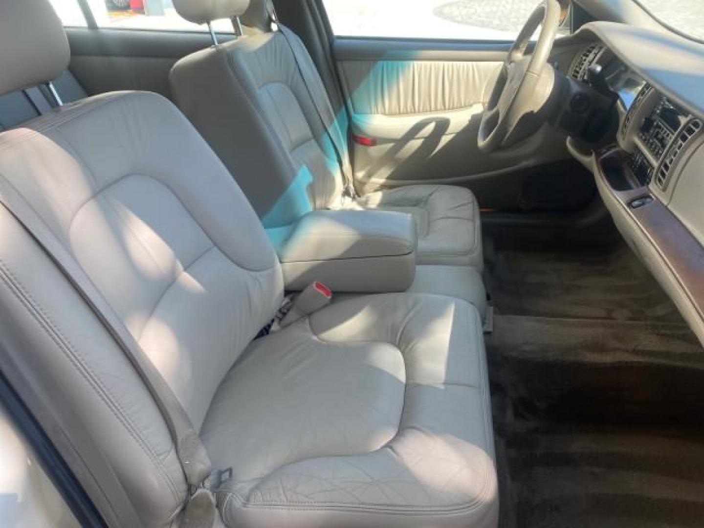 2001 White /Shale Buick Park Avenue LOW MILES 40,143 SUNROOF PEARL (1G4CW54K114) with an 3.8L SFI V6 3800 Series II Engine engine, Automatic transmission, located at 4701 North Dixie Hwy, Pompano Beach, FL, 33064, (954) 422-2889, 26.240938, -80.123474 - OUR WEBPAGE FLORIDACARS1.COM HAS OVER 100 PHOTOS AND FREE CARFAX LINK 2001 BUICK PARK AVENUE HARD TO FIND ! VIN: 1G4CW54K114283664 1 G 4 C W 5 4 K 1 1 4 2 8 3 6 6 4 SEDAN 4 DR 3.8L V6 F 12V GASOLINE 30 MPG FRONT WHEEL DRIVE Top Features Alloy Wheels Leather Seats Basic Features ABS Brakes Automatic - Photo#96