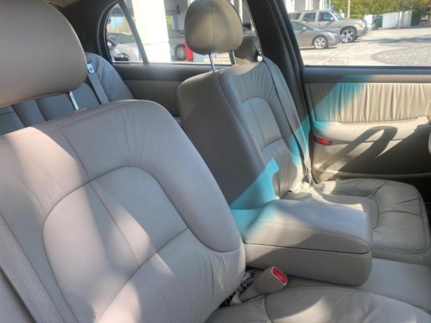 2001 White /Shale Buick Park Avenue LOW MILES 40,143 SUNROOF PEARL (1G4CW54K114) with an 3.8L SFI V6 3800 Series II Engine engine, Automatic transmission, located at 4701 North Dixie Hwy, Pompano Beach, FL, 33064, (954) 422-2889, 26.240938, -80.123474 - OUR WEBPAGE FLORIDACARS1.COM HAS OVER 100 PHOTOS AND FREE CARFAX LINK 2001 BUICK PARK AVENUE HARD TO FIND ! VIN: 1G4CW54K114283664 1 G 4 C W 5 4 K 1 1 4 2 8 3 6 6 4 SEDAN 4 DR 3.8L V6 F 12V GASOLINE 30 MPG FRONT WHEEL DRIVE Top Features Alloy Wheels Leather Seats Basic Features ABS Brakes Automatic - Photo#98