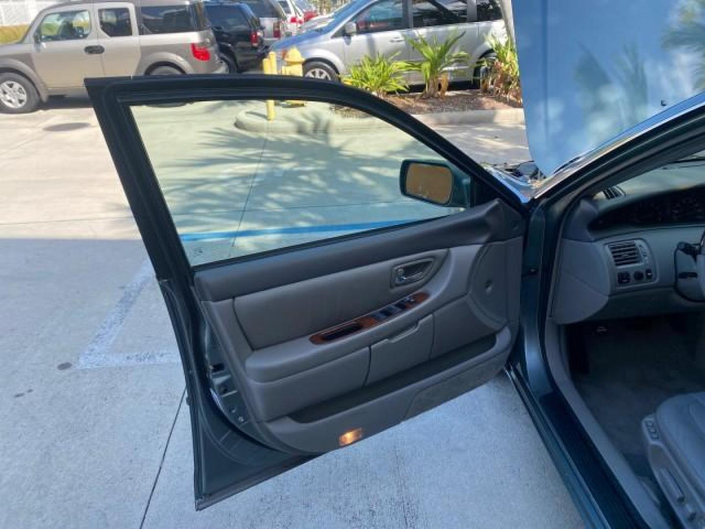 2004 Phantom Gray Pearl /Stone Toyota Avalon XLS LEATHER LOW MILES 60,653 4 BRAND NEW TIRES (4T1BF28B74U) with an 3.0L DOHC MPFI 24-Valve V6 Engine engine, Automatic transmission, located at 4701 North Dixie Hwy, Pompano Beach, FL, 33064, (954) 422-2889, 26.240938, -80.123474 - OUR WEBPAGE FLORIDACARS1.COM HAS OVER 100 PHOTOS AND FREE CARFAX LINK 2004 TOYOTA AVALON XLS NO RECALLS VIN: 4T1BF28B74U353130 4 T 1 B F 2 8 B 7 4 U 3 5 3 1 3 0 SEDAN 4 DR 3.0L V6 F DOHC 24V 29 MPG GASOLINE FRONT WHEEL DRIVE SUNROOF Top Features Alloy Wheels Luxury Package Front Seat Heaters Memory - Photo#9