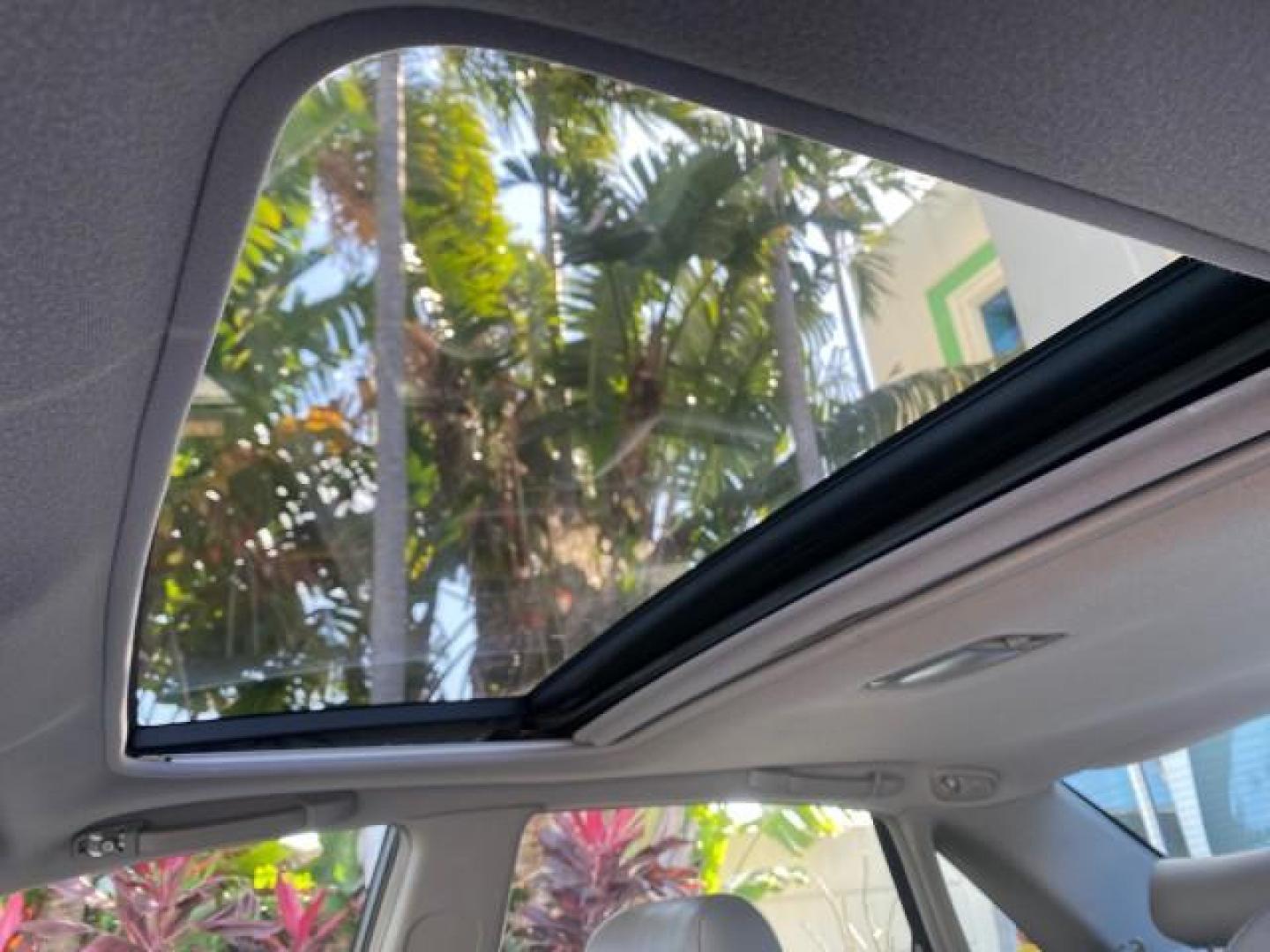 2004 Phantom Gray Pearl /Stone Toyota Avalon XLS LEATHER LOW MILES 60,653 4 BRAND NEW TIRES (4T1BF28B74U) with an 3.0L DOHC MPFI 24-Valve V6 Engine engine, Automatic transmission, located at 4701 North Dixie Hwy, Pompano Beach, FL, 33064, (954) 422-2889, 26.240938, -80.123474 - OUR WEBPAGE FLORIDACARS1.COM HAS OVER 100 PHOTOS AND FREE CARFAX LINK 2004 TOYOTA AVALON XLS NO RECALLS VIN: 4T1BF28B74U353130 4 T 1 B F 2 8 B 7 4 U 3 5 3 1 3 0 SEDAN 4 DR 3.0L V6 F DOHC 24V 29 MPG GASOLINE FRONT WHEEL DRIVE SUNROOF Top Features Alloy Wheels Luxury Package Front Seat Heaters Memory - Photo#51