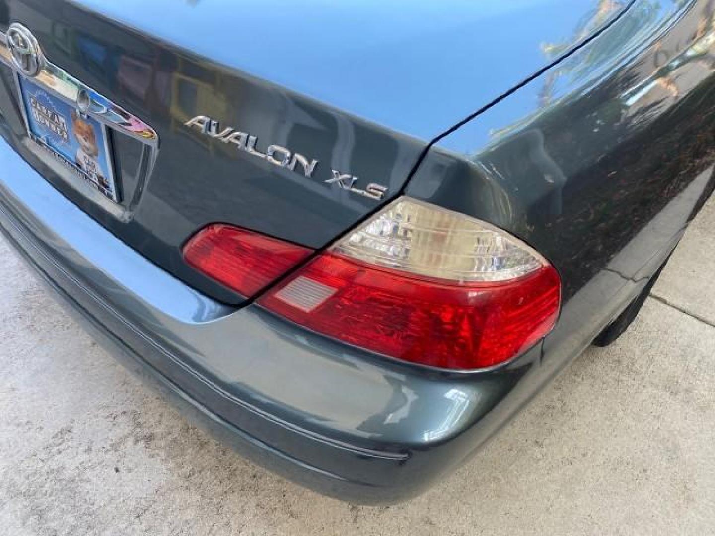 2004 Phantom Gray Pearl /Stone Toyota Avalon XLS LEATHER LOW MILES 60,653 4 BRAND NEW TIRES (4T1BF28B74U) with an 3.0L DOHC MPFI 24-Valve V6 Engine engine, Automatic transmission, located at 4701 North Dixie Hwy, Pompano Beach, FL, 33064, (954) 422-2889, 26.240938, -80.123474 - OUR WEBPAGE FLORIDACARS1.COM HAS OVER 100 PHOTOS AND FREE CARFAX LINK 2004 TOYOTA AVALON XLS NO RECALLS VIN: 4T1BF28B74U353130 4 T 1 B F 2 8 B 7 4 U 3 5 3 1 3 0 SEDAN 4 DR 3.0L V6 F DOHC 24V 29 MPG GASOLINE FRONT WHEEL DRIVE SUNROOF Top Features Alloy Wheels Luxury Package Front Seat Heaters Memory - Photo#76