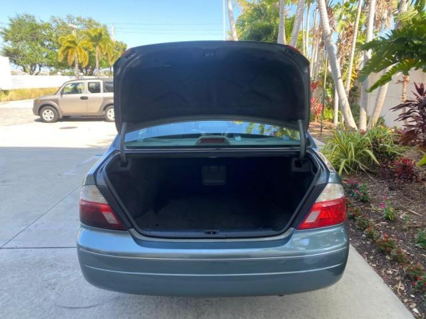 2004 Phantom Gray Pearl /Stone Toyota Avalon XLS LEATHER LOW MILES 60,653 4 BRAND NEW TIRES (4T1BF28B74U) with an 3.0L DOHC MPFI 24-Valve V6 Engine engine, Automatic transmission, located at 4701 North Dixie Hwy, Pompano Beach, FL, 33064, (954) 422-2889, 26.240938, -80.123474 - OUR WEBPAGE FLORIDACARS1.COM HAS OVER 100 PHOTOS AND FREE CARFAX LINK 2004 TOYOTA AVALON XLS NO RECALLS VIN: 4T1BF28B74U353130 4 T 1 B F 2 8 B 7 4 U 3 5 3 1 3 0 SEDAN 4 DR 3.0L V6 F DOHC 24V 29 MPG GASOLINE FRONT WHEEL DRIVE SUNROOF Top Features Alloy Wheels Luxury Package Front Seat Heaters Memory - Photo#78
