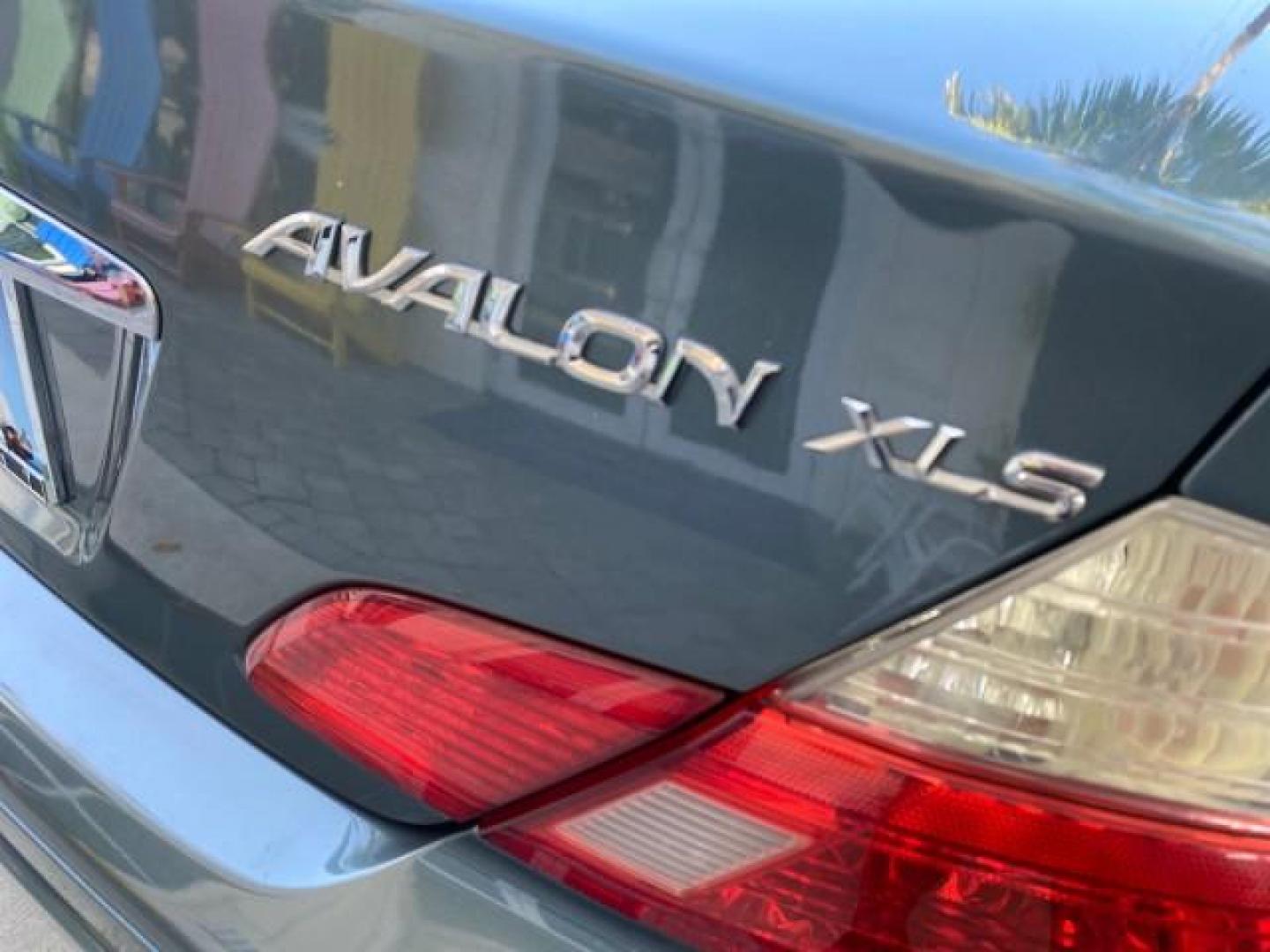 2004 Phantom Gray Pearl /Stone Toyota Avalon XLS LEATHER LOW MILES 60,653 4 BRAND NEW TIRES (4T1BF28B74U) with an 3.0L DOHC MPFI 24-Valve V6 Engine engine, Automatic transmission, located at 4701 North Dixie Hwy, Pompano Beach, FL, 33064, (954) 422-2889, 26.240938, -80.123474 - OUR WEBPAGE FLORIDACARS1.COM HAS OVER 100 PHOTOS AND FREE CARFAX LINK 2004 TOYOTA AVALON XLS NO RECALLS VIN: 4T1BF28B74U353130 4 T 1 B F 2 8 B 7 4 U 3 5 3 1 3 0 SEDAN 4 DR 3.0L V6 F DOHC 24V 29 MPG GASOLINE FRONT WHEEL DRIVE SUNROOF Top Features Alloy Wheels Luxury Package Front Seat Heaters Memory - Photo#81