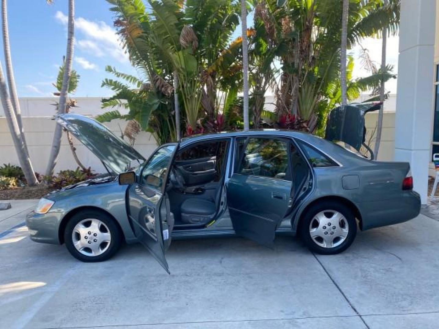 2004 Phantom Gray Pearl /Stone Toyota Avalon XLS LEATHER LOW MILES 60,653 4 BRAND NEW TIRES (4T1BF28B74U) with an 3.0L DOHC MPFI 24-Valve V6 Engine engine, Automatic transmission, located at 4701 North Dixie Hwy, Pompano Beach, FL, 33064, (954) 422-2889, 26.240938, -80.123474 - OUR WEBPAGE FLORIDACARS1.COM HAS OVER 100 PHOTOS AND FREE CARFAX LINK 2004 TOYOTA AVALON XLS NO RECALLS VIN: 4T1BF28B74U353130 4 T 1 B F 2 8 B 7 4 U 3 5 3 1 3 0 SEDAN 4 DR 3.0L V6 F DOHC 24V 29 MPG GASOLINE FRONT WHEEL DRIVE SUNROOF Top Features Alloy Wheels Luxury Package Front Seat Heaters Memory - Photo#8