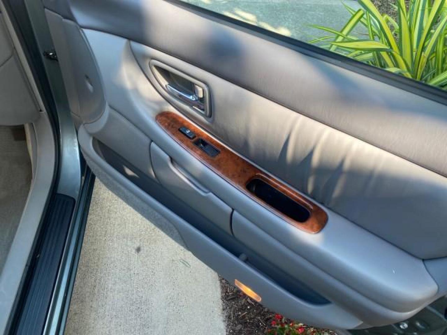 2004 Phantom Gray Pearl /Stone Toyota Avalon XLS LEATHER LOW MILES 60,653 4 BRAND NEW TIRES (4T1BF28B74U) with an 3.0L DOHC MPFI 24-Valve V6 Engine engine, Automatic transmission, located at 4701 North Dixie Hwy, Pompano Beach, FL, 33064, (954) 422-2889, 26.240938, -80.123474 - OUR WEBPAGE FLORIDACARS1.COM HAS OVER 100 PHOTOS AND FREE CARFAX LINK 2004 TOYOTA AVALON XLS NO RECALLS VIN: 4T1BF28B74U353130 4 T 1 B F 2 8 B 7 4 U 3 5 3 1 3 0 SEDAN 4 DR 3.0L V6 F DOHC 24V 29 MPG GASOLINE FRONT WHEEL DRIVE SUNROOF Top Features Alloy Wheels Luxury Package Front Seat Heaters Memory - Photo#94