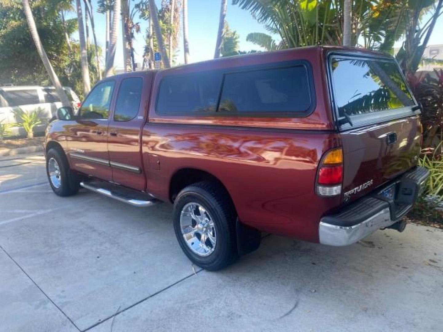 2003 Salsa Red Pearl /Gray Toyota Tundra SR5 LOW MILES 76,363 4.7 V8 (5TBRT34133S) with an 4.7L DOHC EFI 32-Valve V8 i-Force Engine engine, Automatic transmission, located at 4701 North Dixie Hwy, Pompano Beach, FL, 33064, (954) 422-2889, 26.240938, -80.123474 - OUR WEBPAGE FLORIDACARS1.COM HAS OVER 100 PHOTOS AND FREE CARFAX LINK 2003 TOYOTA TUNDRA SR5 CAMPER TOP WONT LAST IN STOCK VIN: 5TBRT34133S335959 5 T B R T 3 4 1 3 3 S 3 3 5 9 5 9 4 DOOR EXTENDED CAB PICKUP 4.7L V8 F DOHC 32V THE BEST GASOLINE REAR WHEEL DRIVE TOW PKG Top Features Alloy Wheels Leath - Photo#5