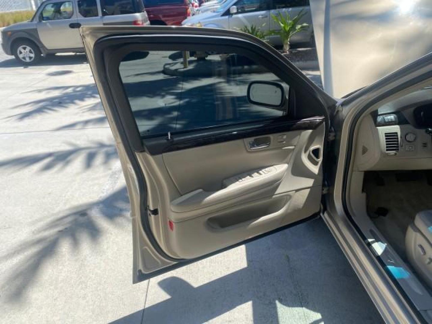 2008 Gold Mist /Shale/Cocoa Cadillac DTS w/1SB LOW MILES SUNROOF (1G6KD57Y38U) with an Northstar 4.6L DOHC V8 Engine engine, Automatic transmission, located at 4701 North Dixie Hwy, Pompano Beach, FL, 33064, (954) 422-2889, 26.240938, -80.123474 - OUR WEBPAGE FLORIDACARS1.COM HAS OVER 100 PHOTOS AND FREE CARFAX LINK 2008 CADILLAC DTS SUNROOF 1SB VIN: 1G6KD57Y38U159186 1 G 6 K D 5 7 Y 3 8 U 1 5 9 1 8 6 SEDAN 4 DR 4.6L V8 F GASOLINE FRONT WHEEL DRIVE Top Features A/C Seat(s) Luxury Package Alloy Wheels Memory Seat(s) BOSE Sound System Blind Spo - Photo#9