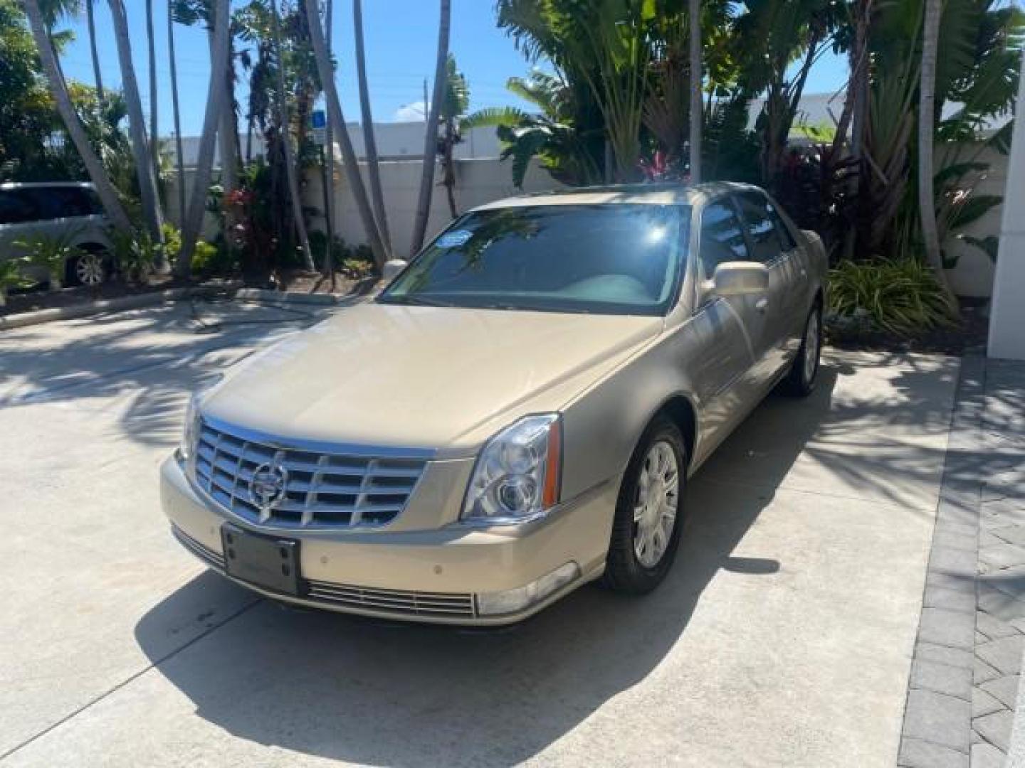 2008 Gold Mist /Shale/Cocoa Cadillac DTS w/1SB LOW MILES SUNROOF (1G6KD57Y38U) with an Northstar 4.6L DOHC V8 Engine engine, Automatic transmission, located at 4701 North Dixie Hwy, Pompano Beach, FL, 33064, (954) 422-2889, 26.240938, -80.123474 - OUR WEBPAGE FLORIDACARS1.COM HAS OVER 100 PHOTOS AND FREE CARFAX LINK 2008 CADILLAC DTS SUNROOF 1SB VIN: 1G6KD57Y38U159186 1 G 6 K D 5 7 Y 3 8 U 1 5 9 1 8 6 SEDAN 4 DR 4.6L V8 F GASOLINE FRONT WHEEL DRIVE Top Features A/C Seat(s) Luxury Package Alloy Wheels Memory Seat(s) BOSE Sound System Blind Spo - Photo#3